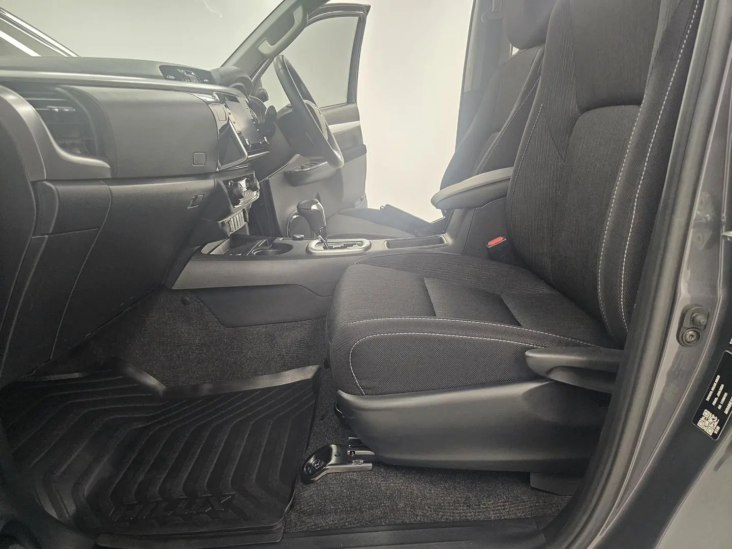 2024 Toyota Hilux Gallery Image 11