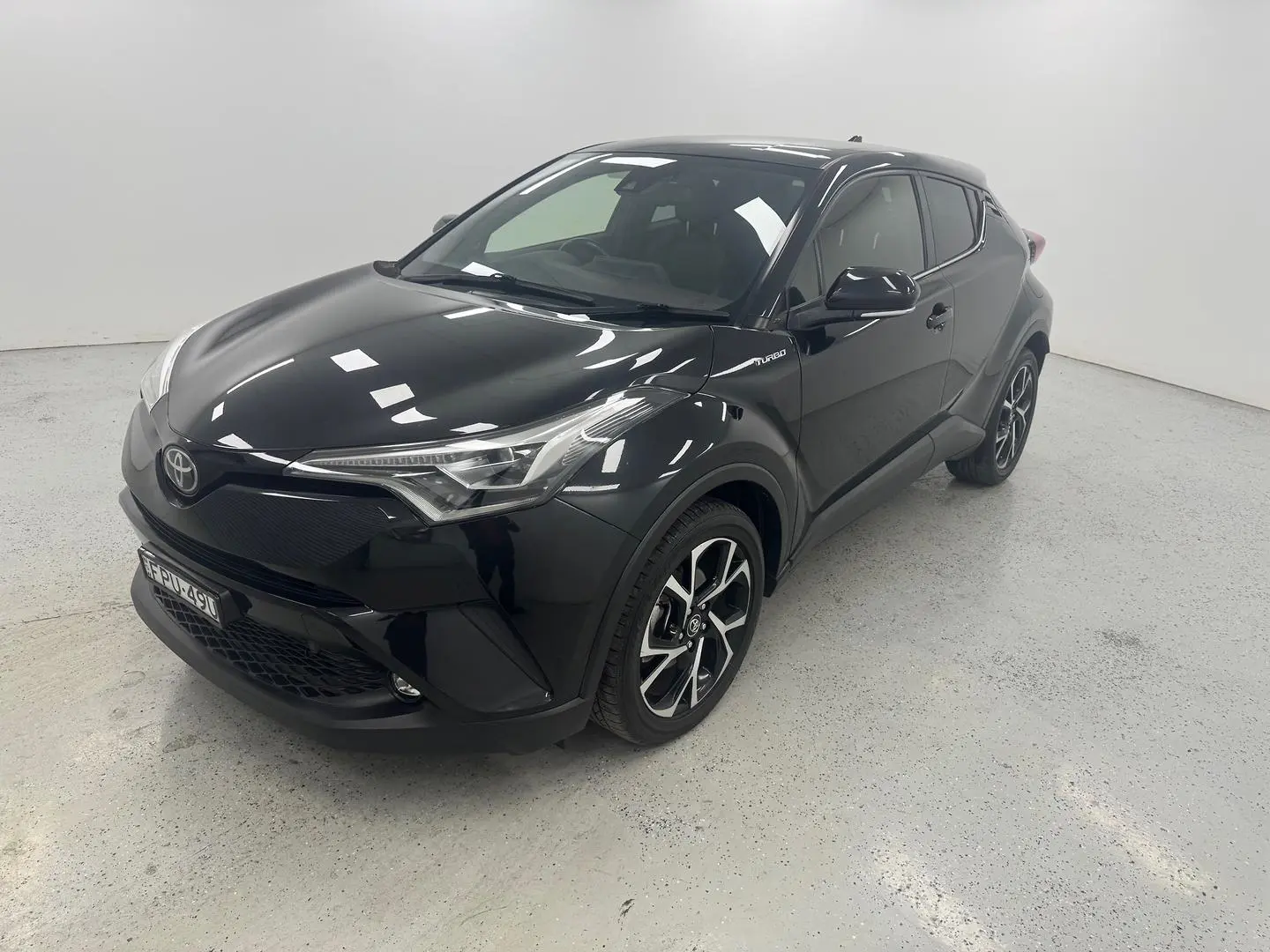2018 Toyota C-HR Gallery Image 6