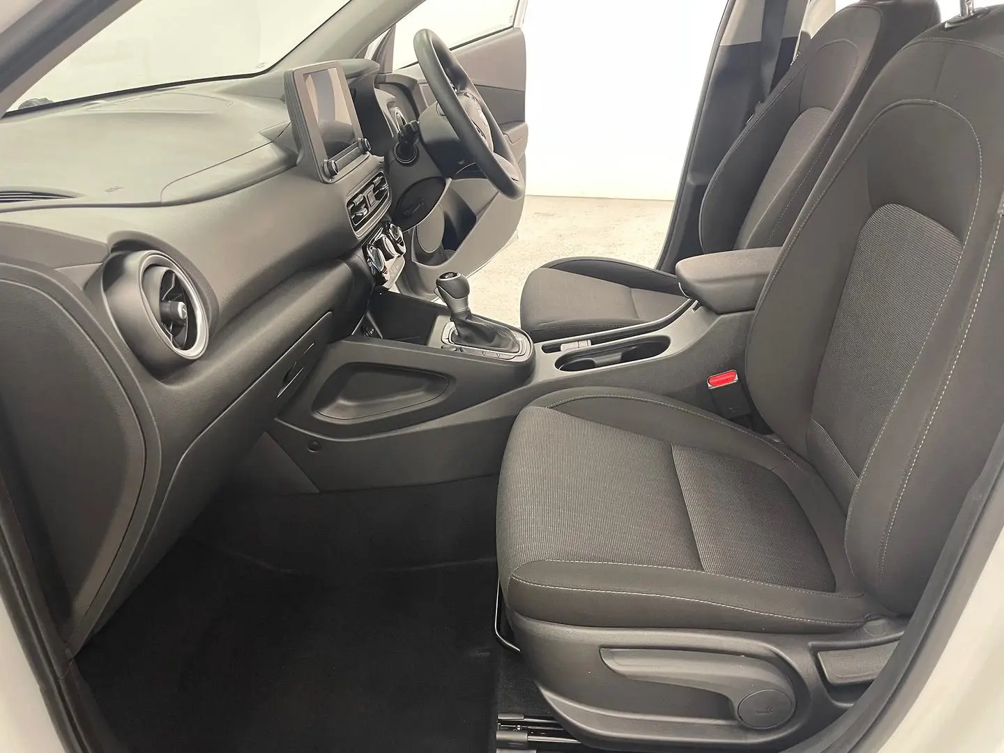 2023 Hyundai Kona Gallery Image 18