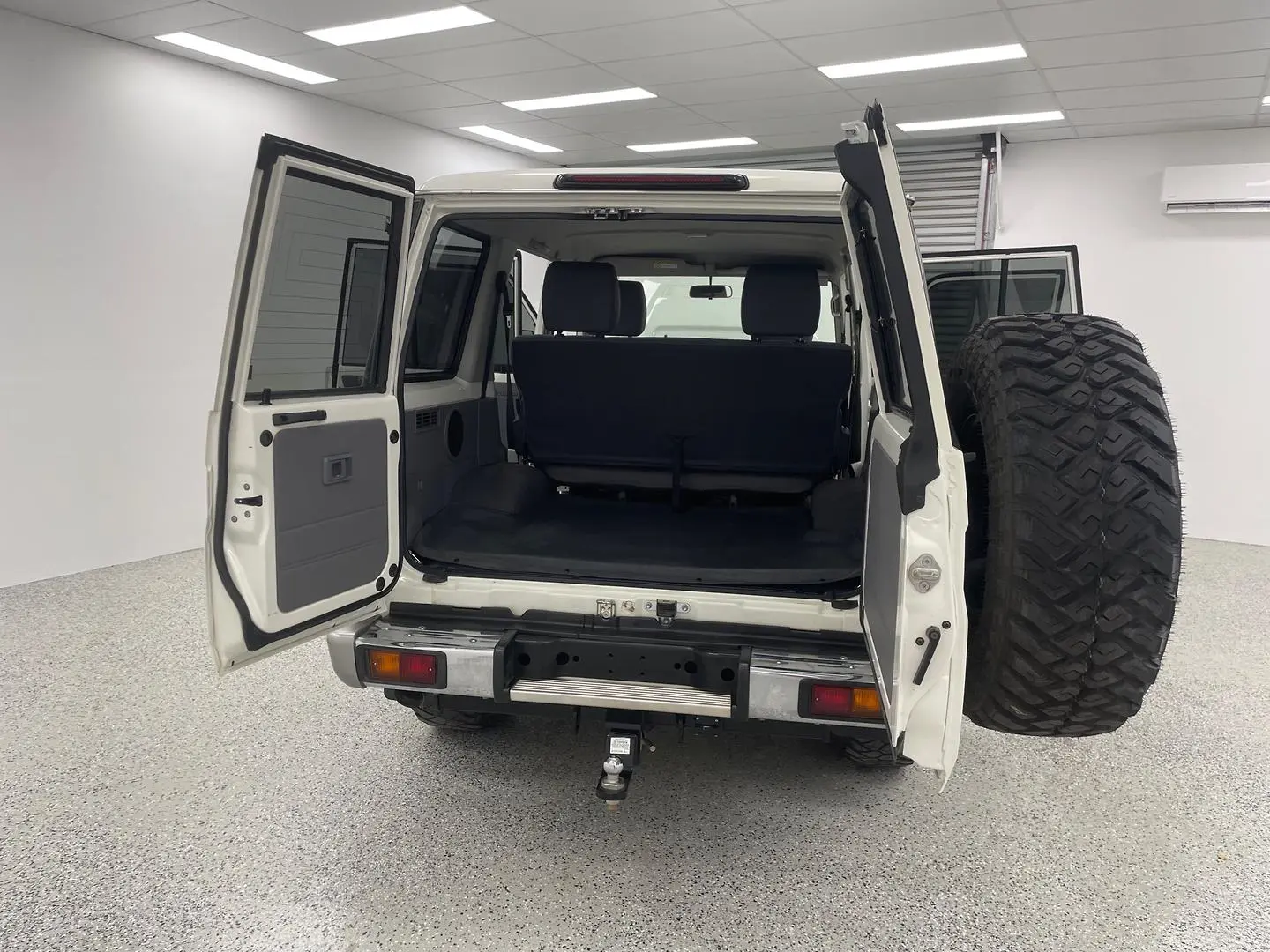 2022 Toyota Landcruiser Gallery Image 11