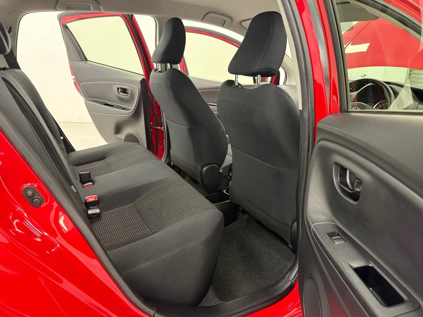 2017 Toyota Yaris Gallery Image 17