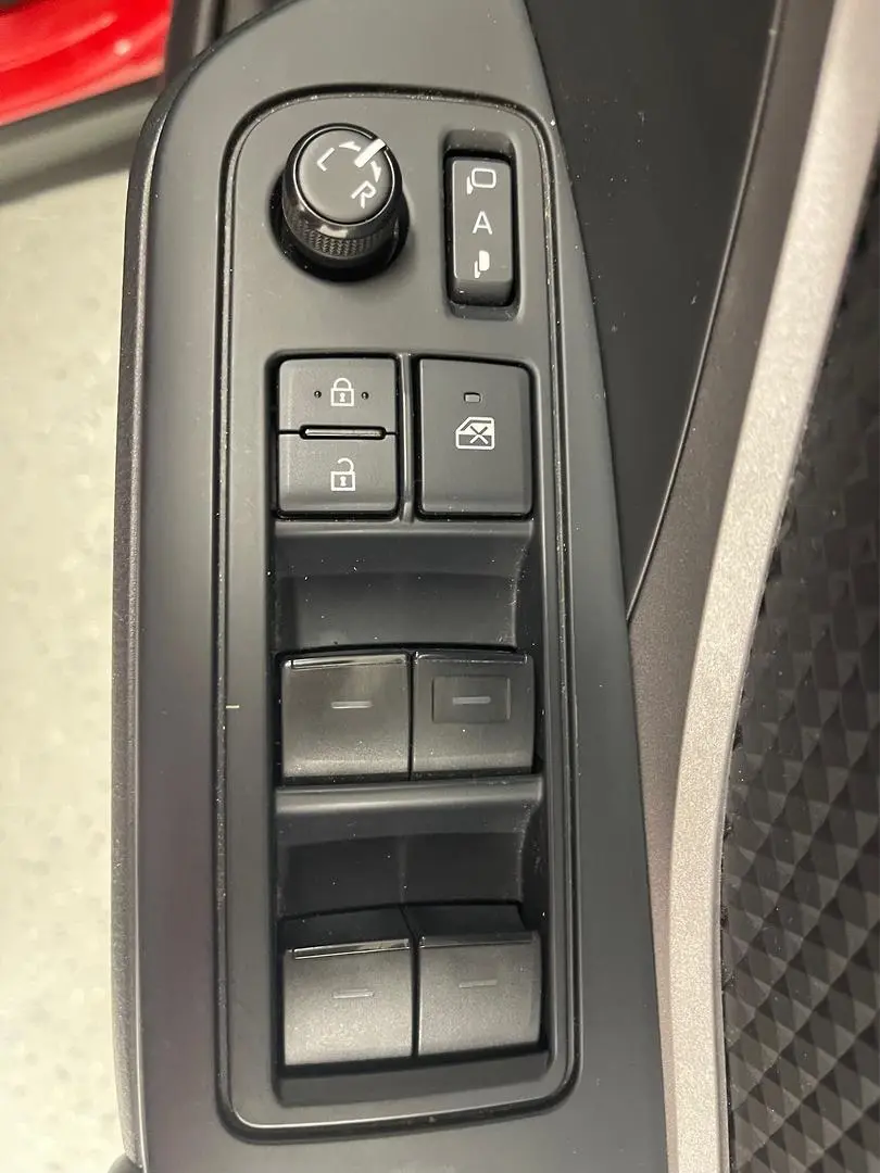 2020 Toyota C-HR Gallery Image 22