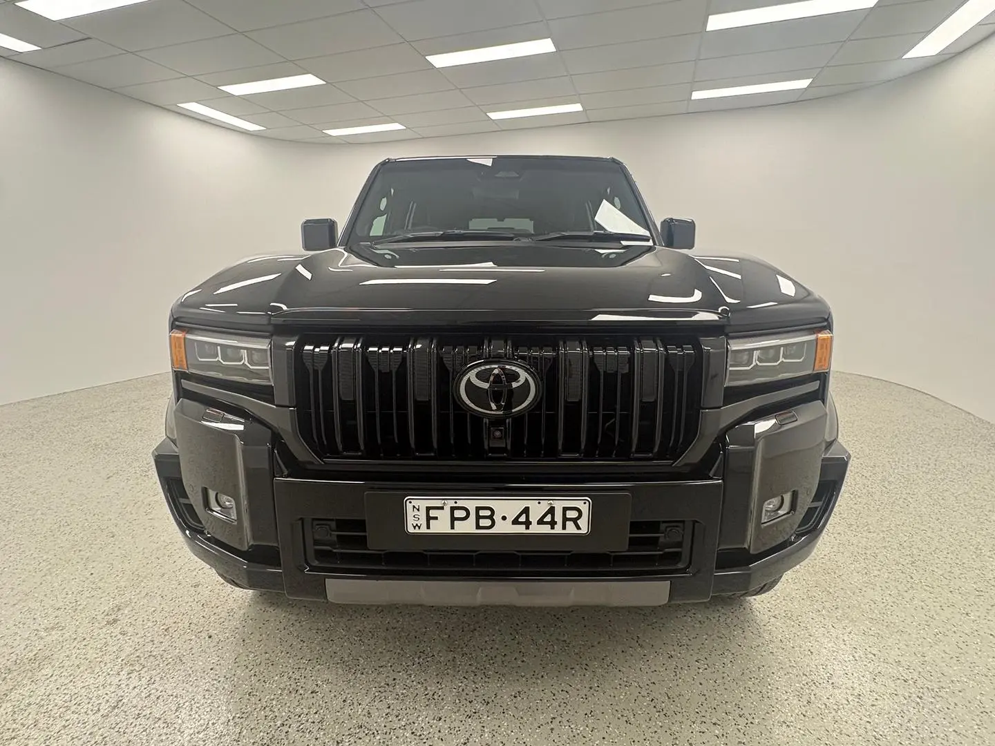 2025 Toyota Landcruiser Prado Gallery Image 8