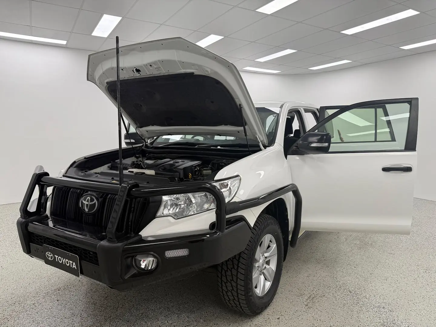 2020 Toyota Landcruiser Prado Gallery Image 8