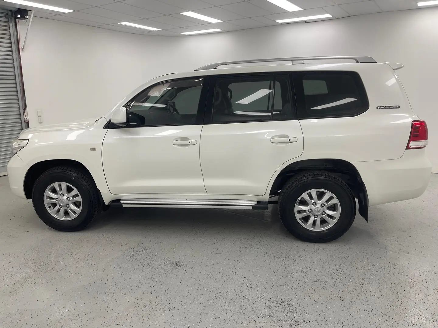 2010 Toyota Landcruiser Image 5