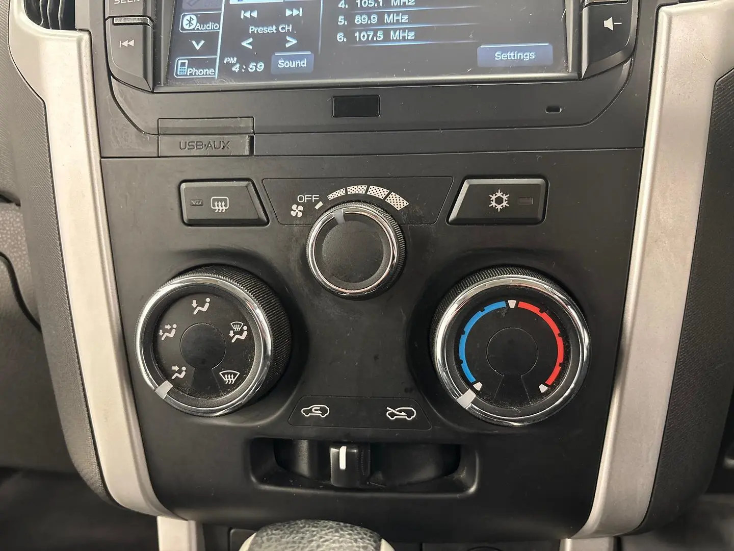 2017 Isuzu D-MAX Gallery Image 33