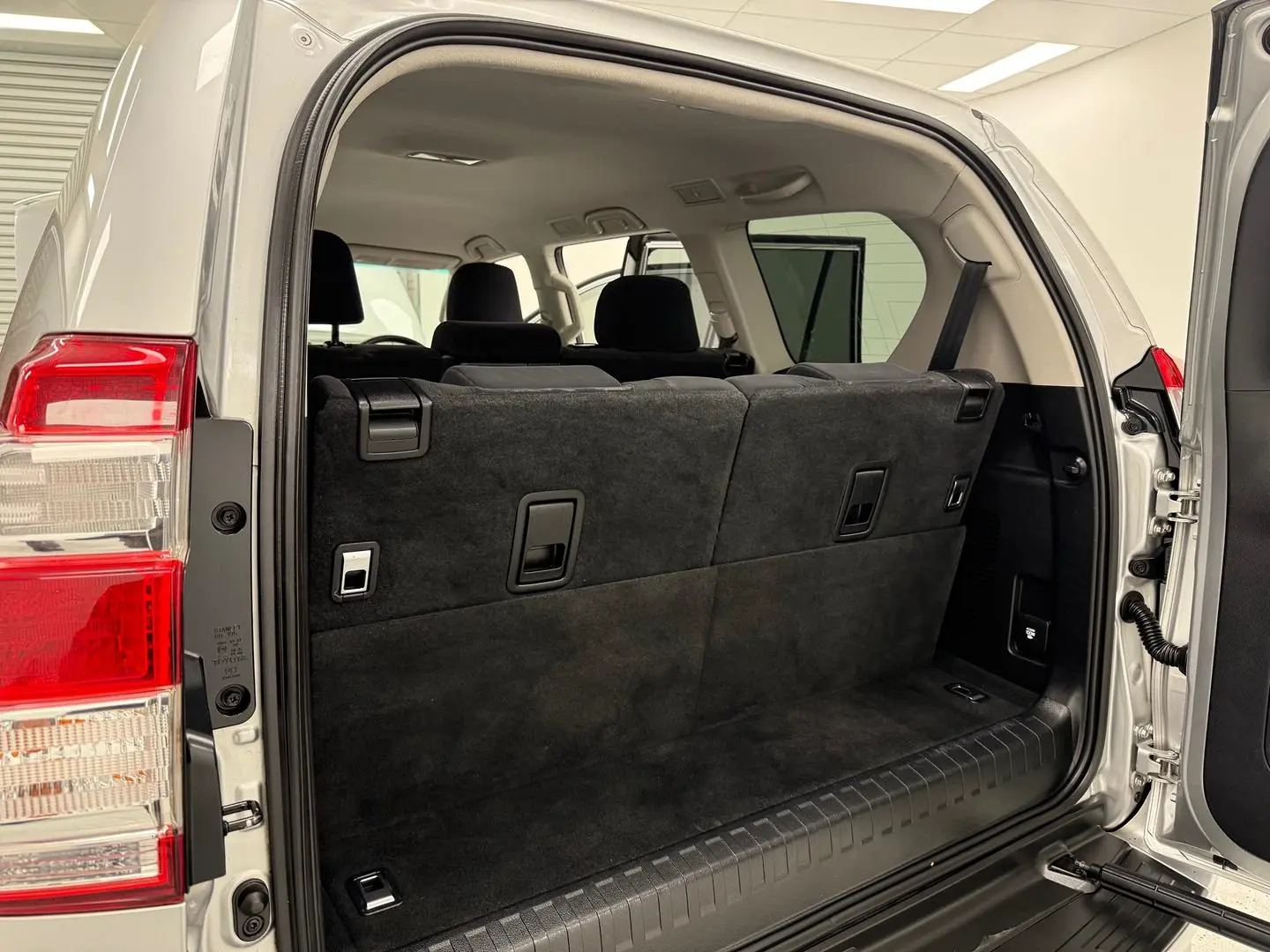 2015 Toyota Landcruiser Prado Gallery Image 14