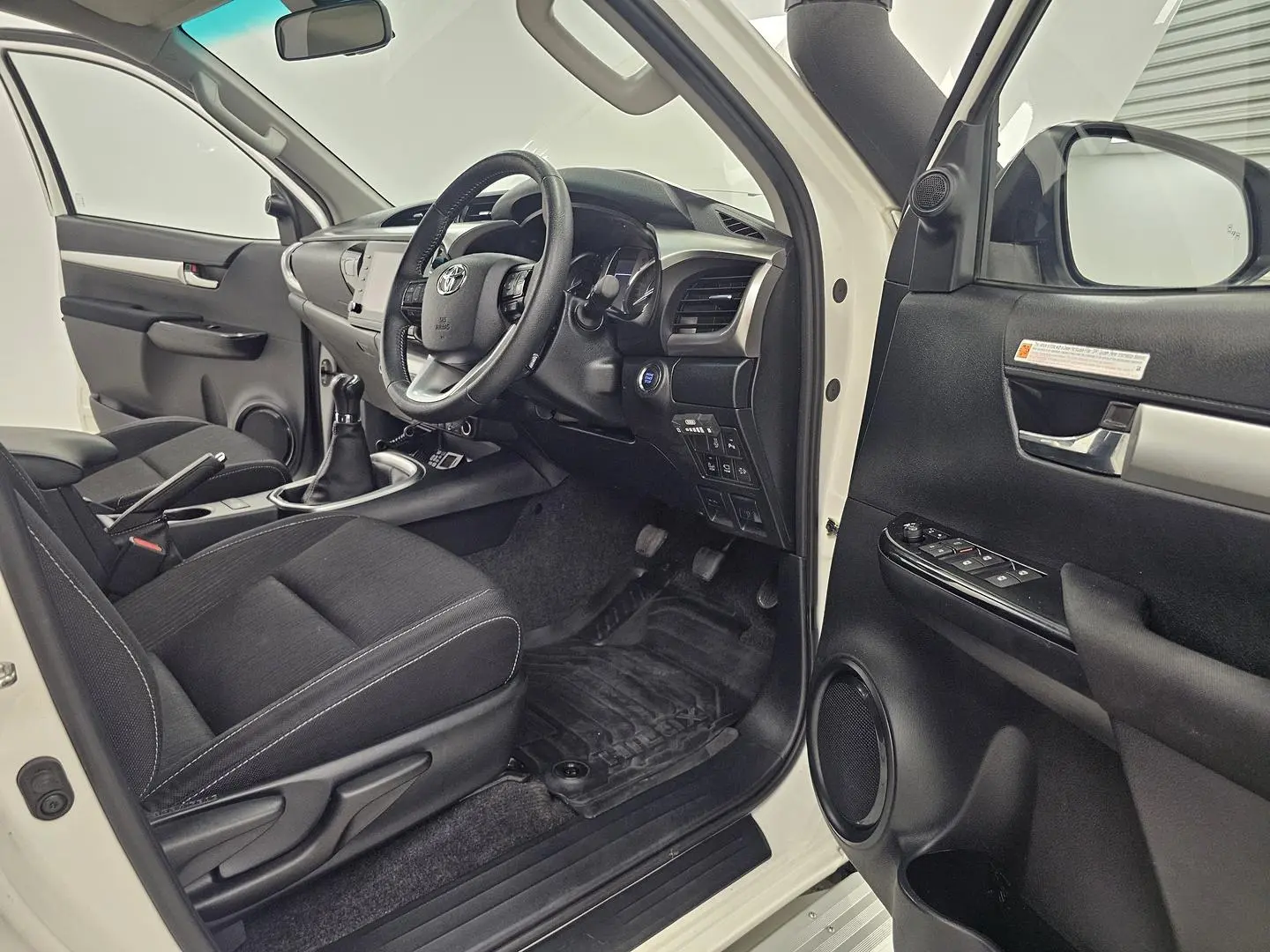 2021 Toyota Hilux Gallery Image 23