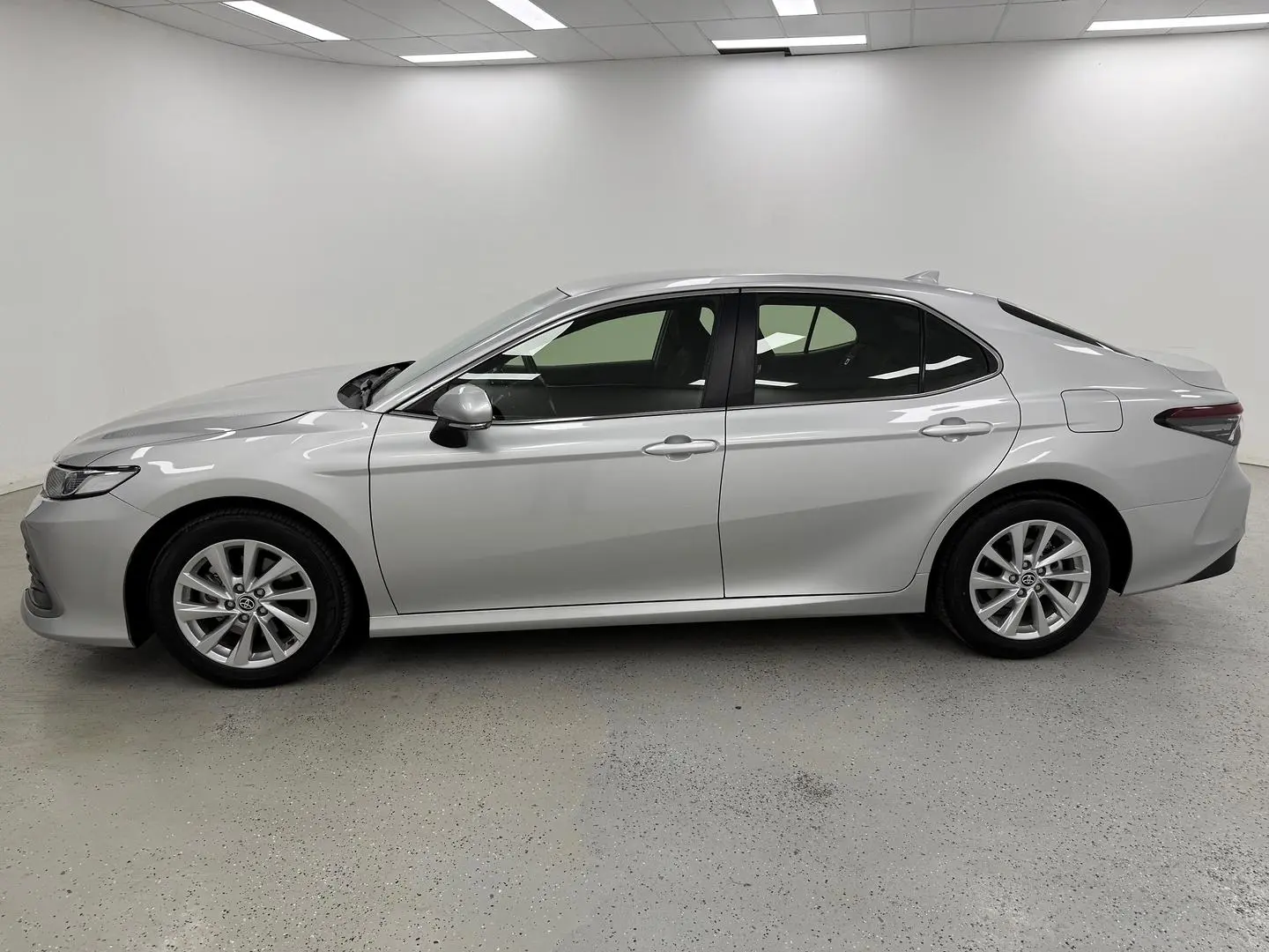 2024 Toyota Camry Gallery Image 6