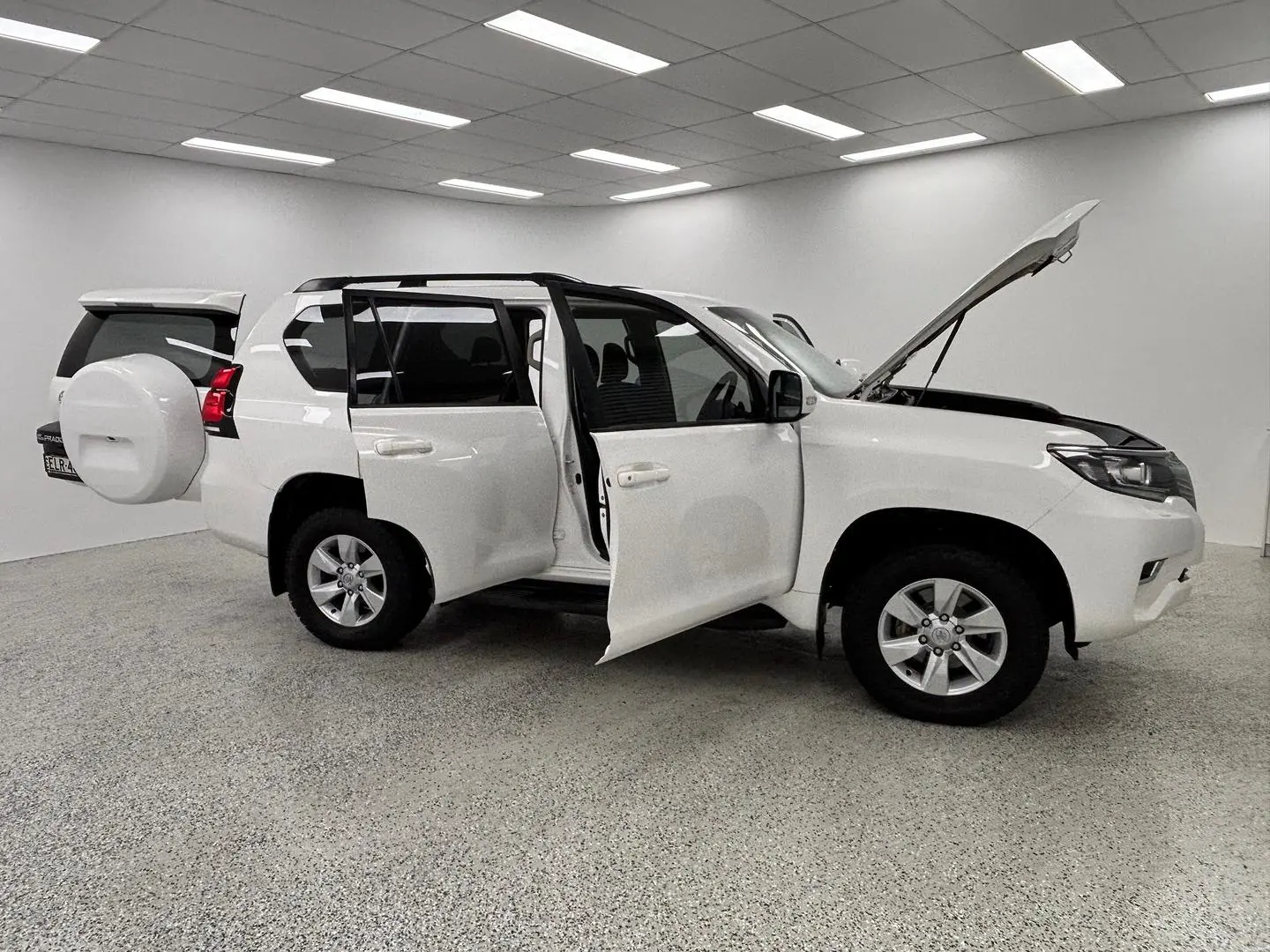 2018 Toyota Landcruiser Prado Gallery Image 9