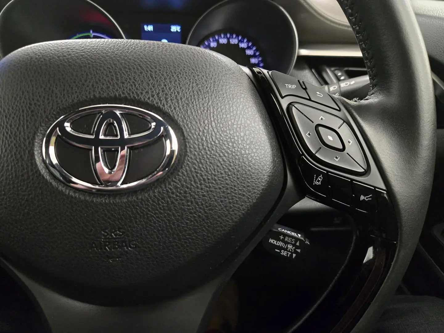 2022 Toyota C-HR Gallery Image 27