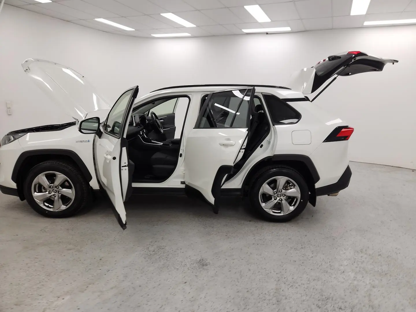 2019 Toyota RAV4 Gallery Image 13
