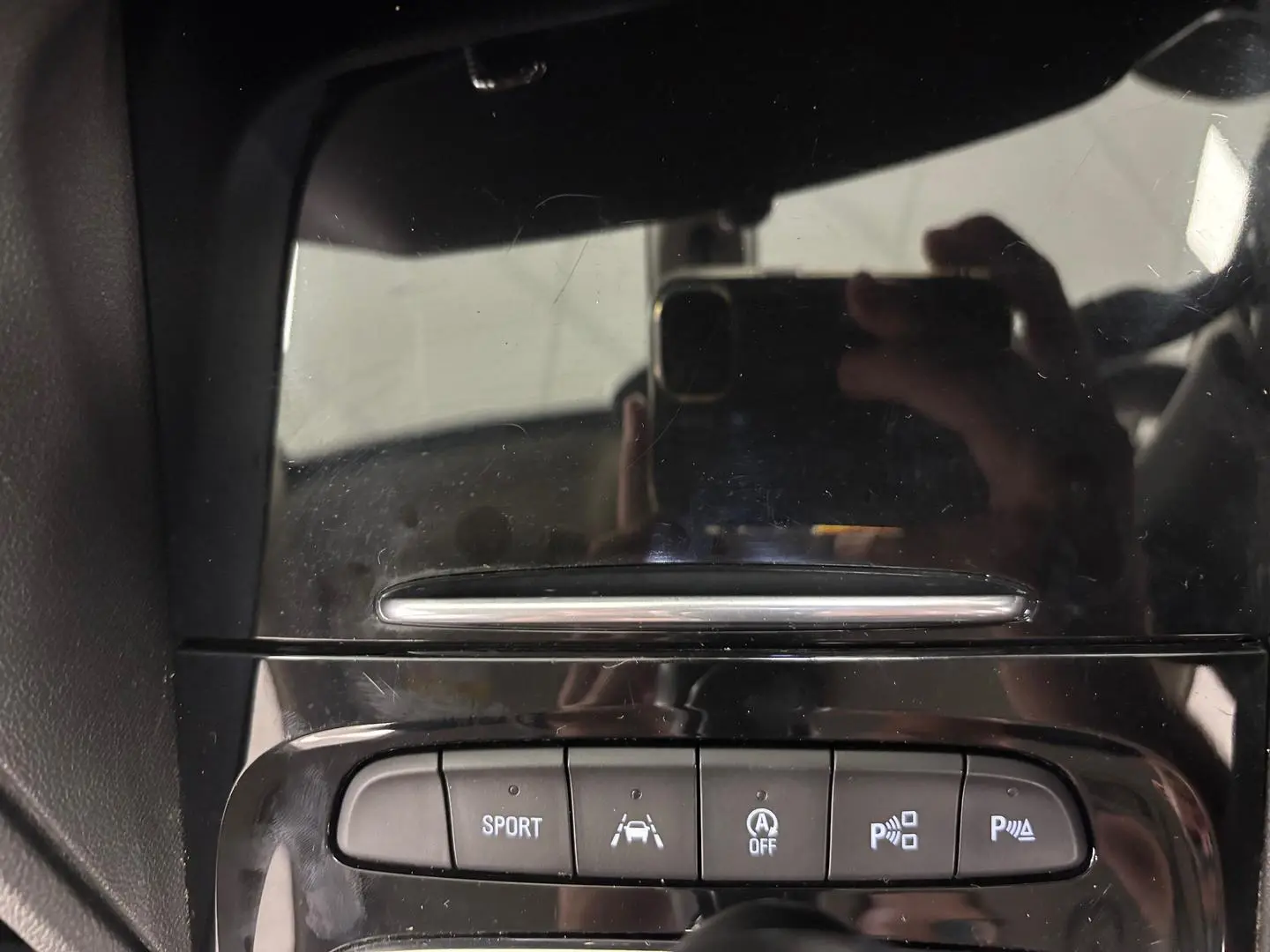 2018 Holden Commodore Gallery Image 35