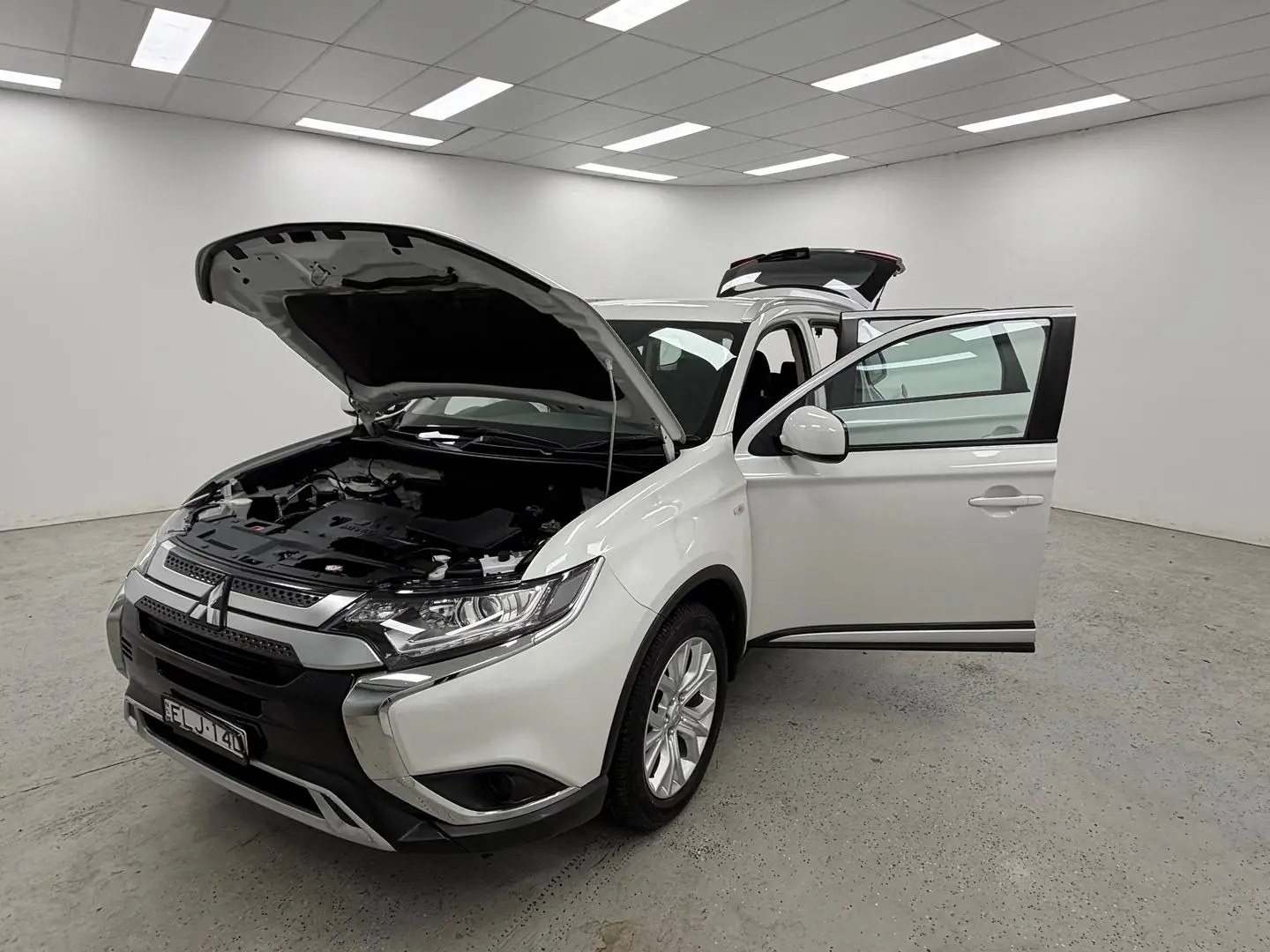 2020 Mitsubishi Outlander Gallery Image 12