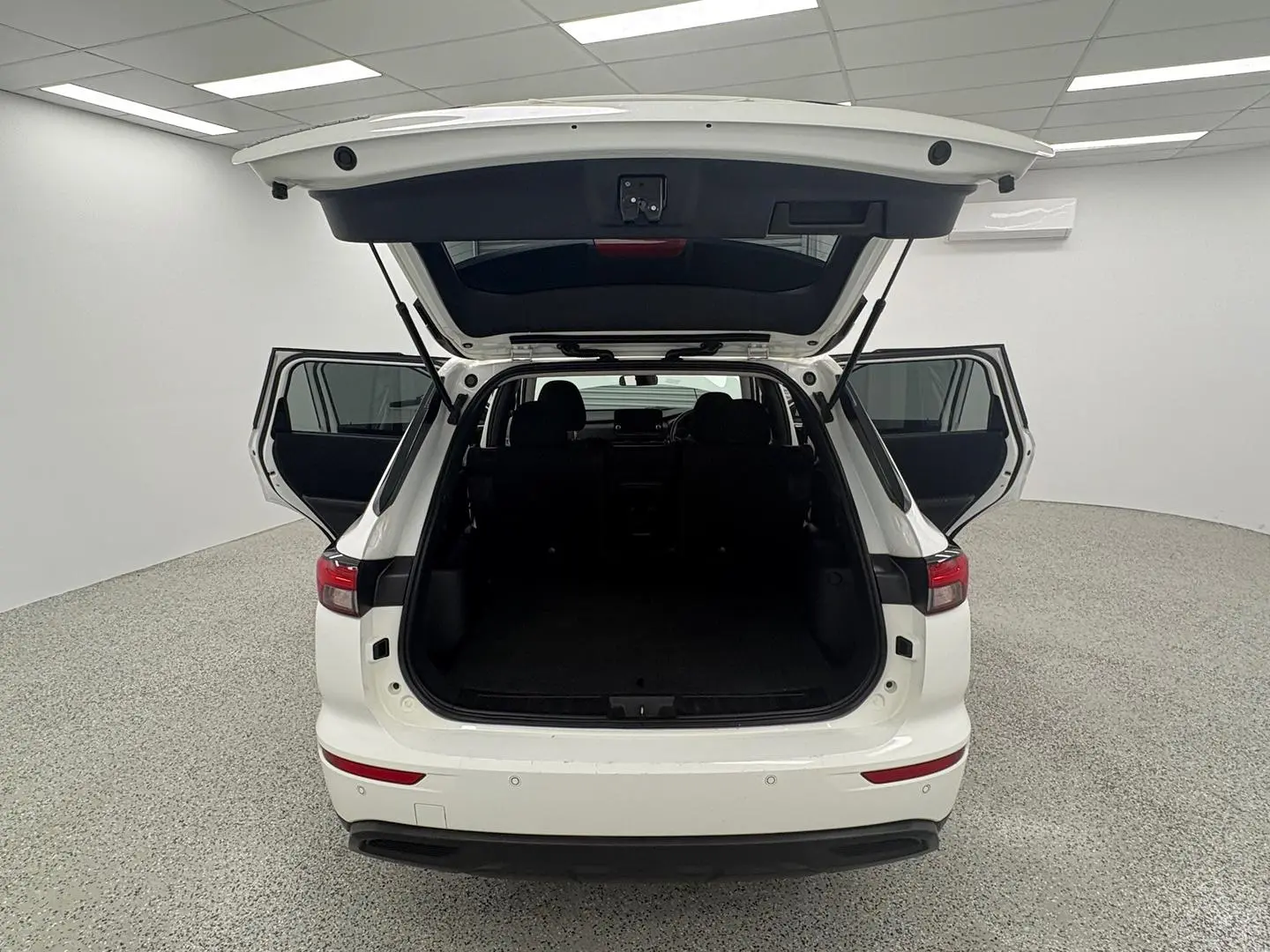 2022 Mitsubishi Outlander Gallery Image 12