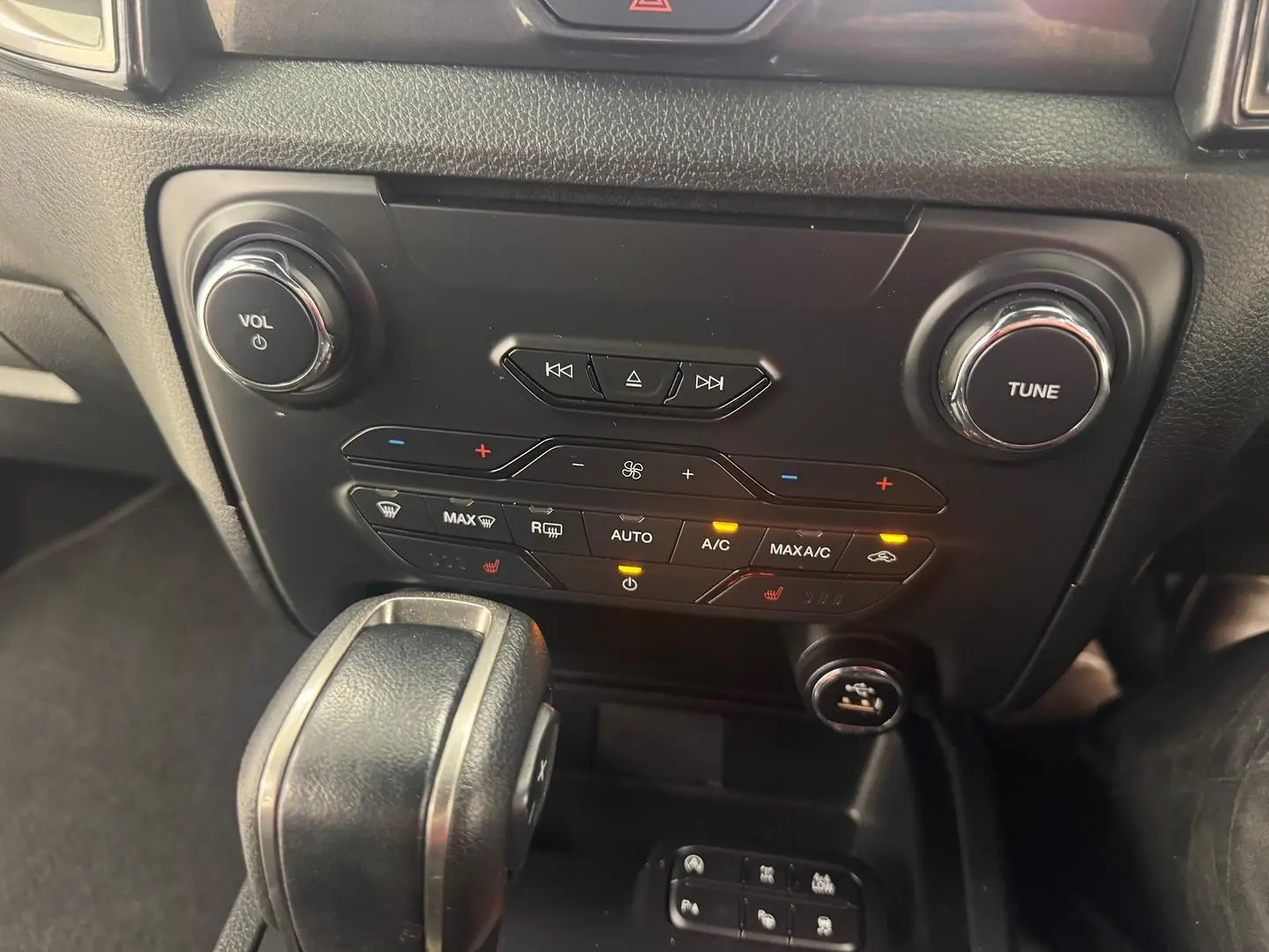 2021 Ford Everest Gallery Image 22