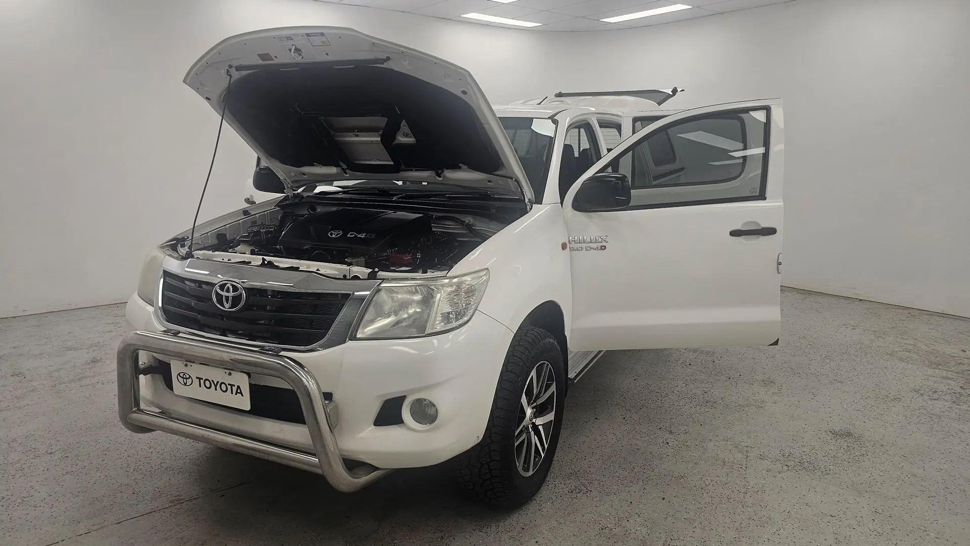 2015 Toyota Hilux Gallery Image 8