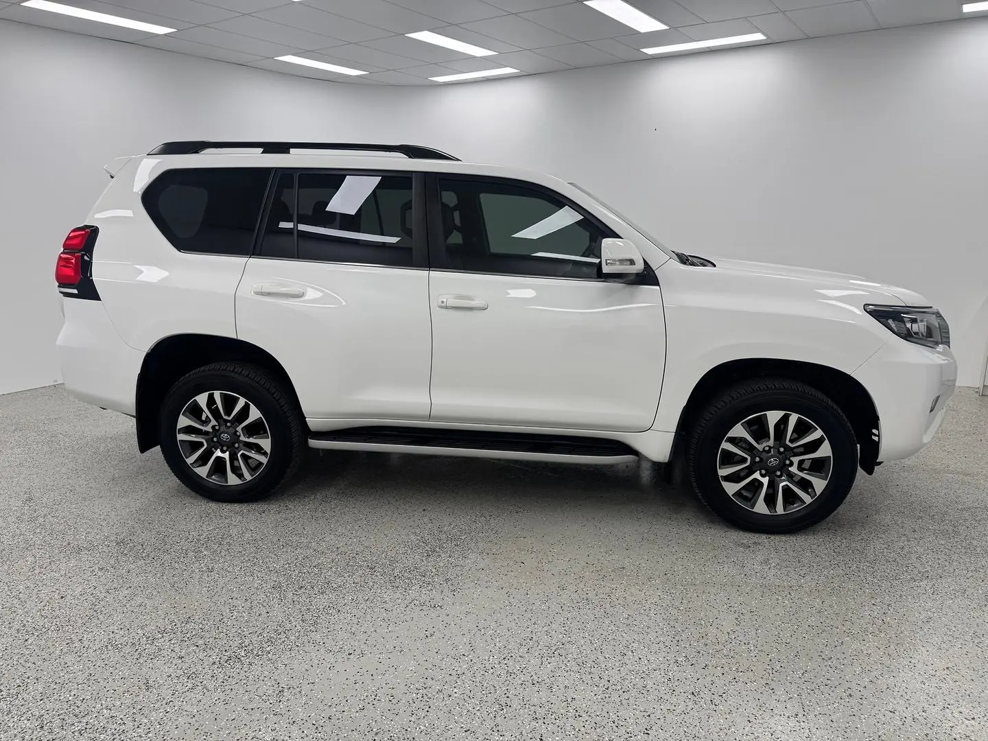 2024 Toyota Landcruiser Prado Gallery Image 2