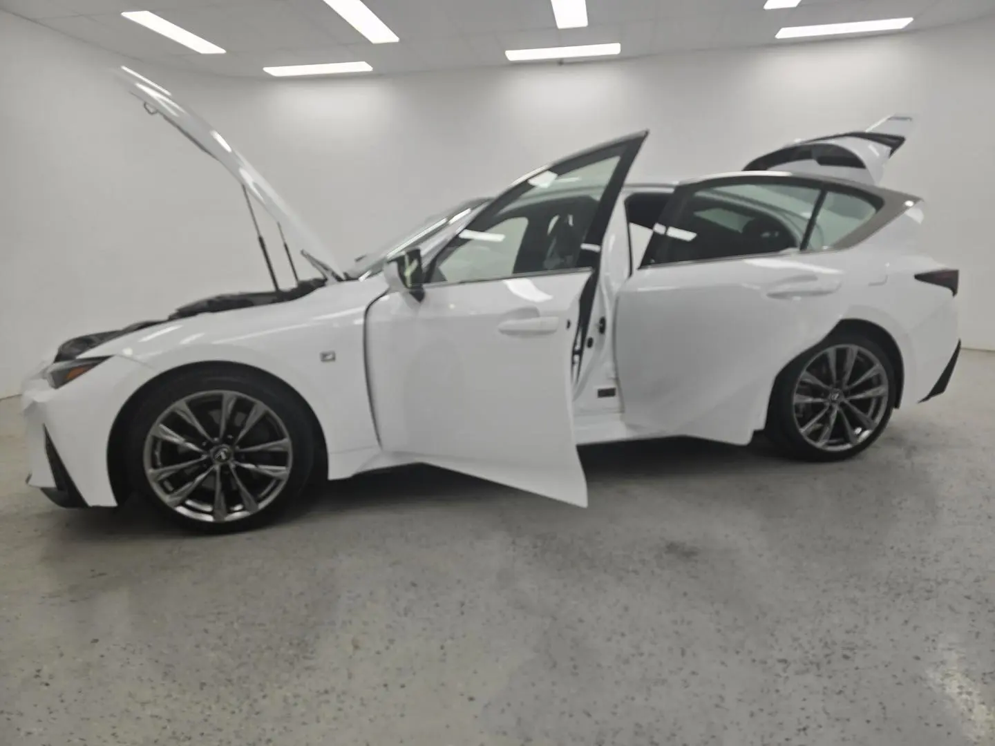 2021 Lexus IS Gallery Image 13