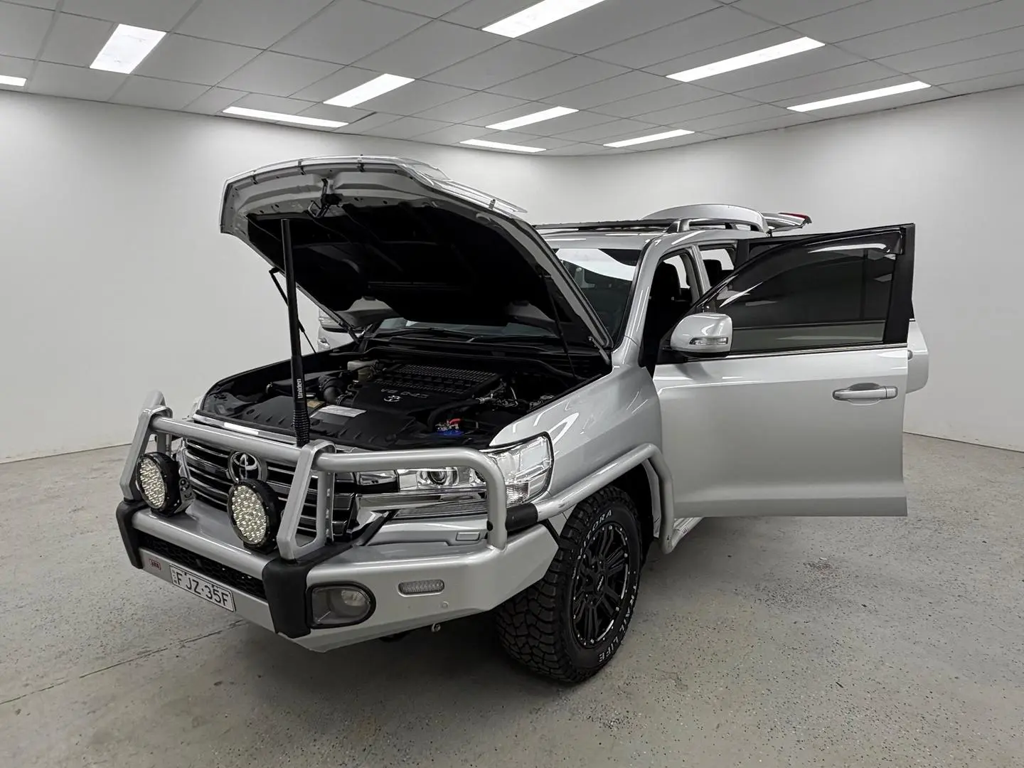 2018 Toyota Landcruiser Gallery Image 11