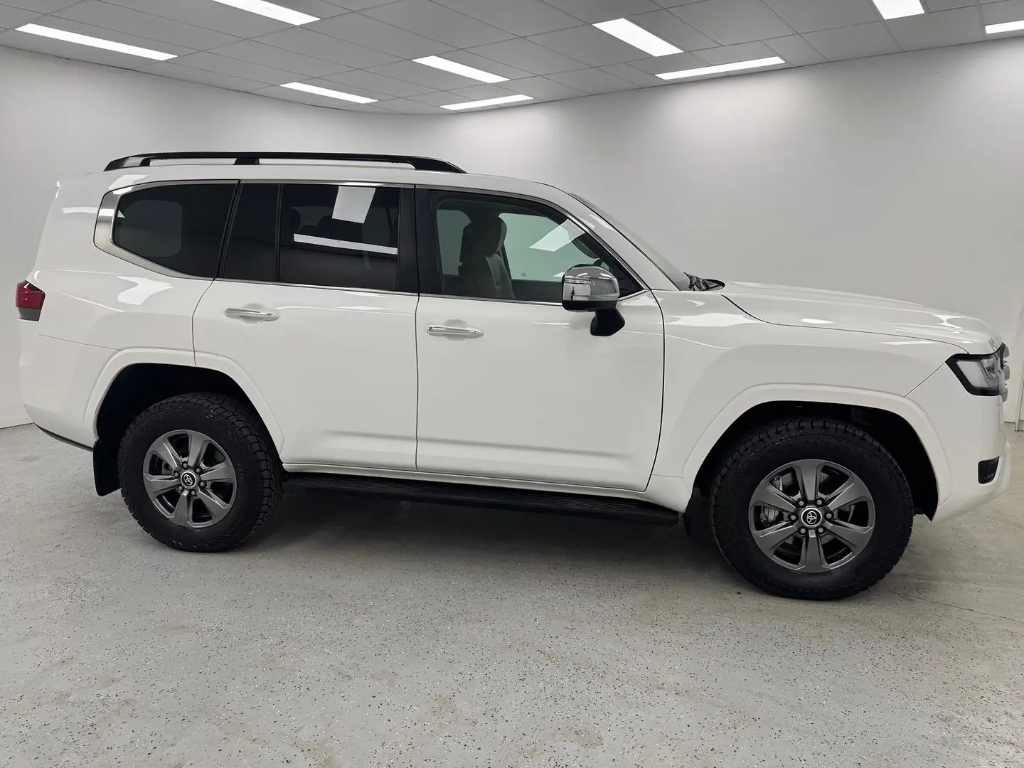 2022 Toyota Landcruiser Gallery Image 2