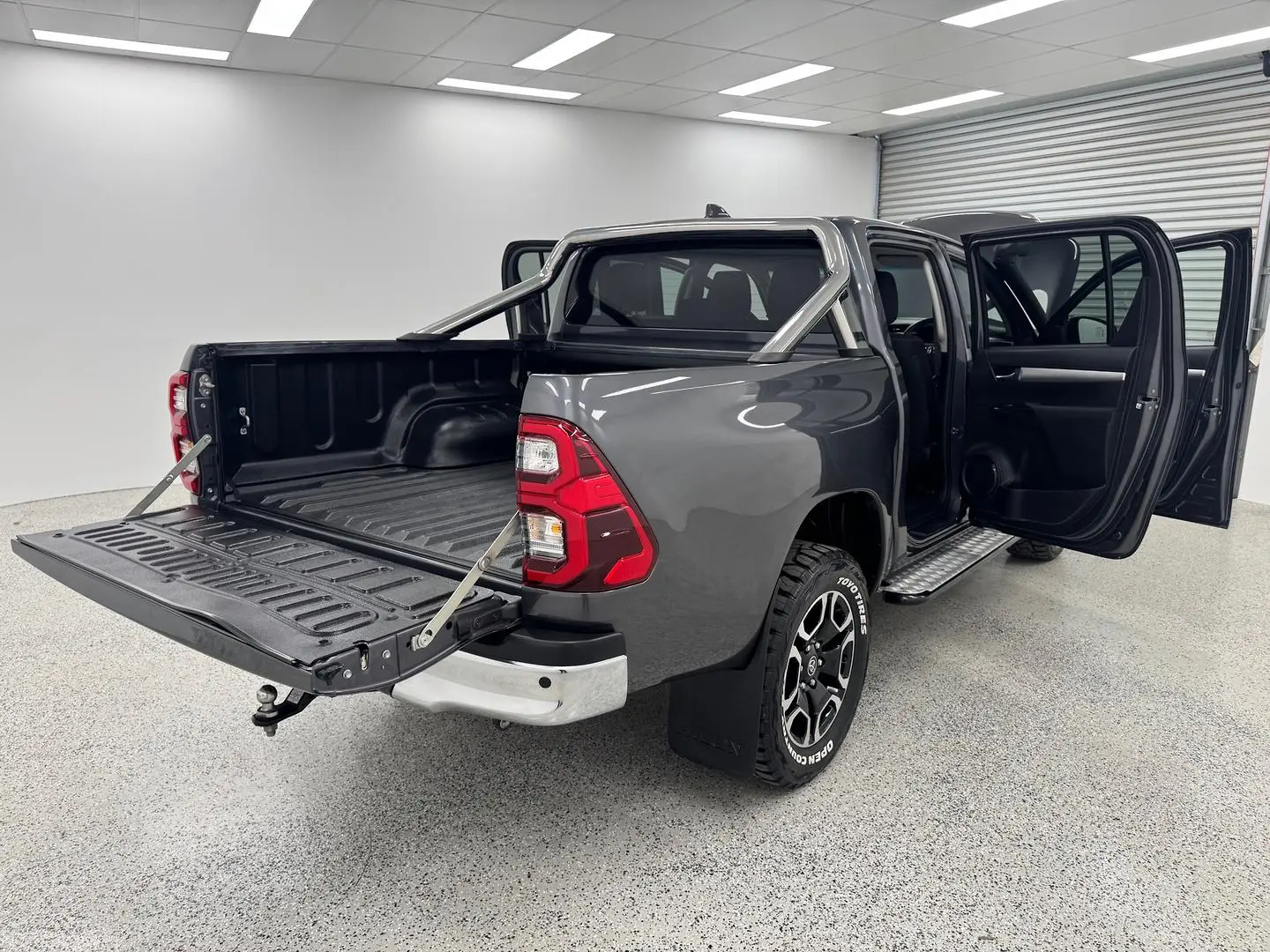 2022 Toyota Hilux Gallery Image 9