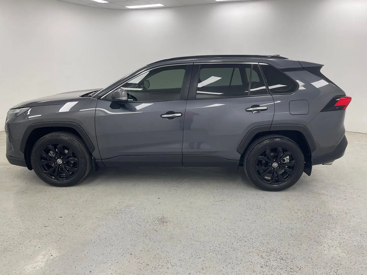 2022 Toyota RAV4 Gallery Image 6