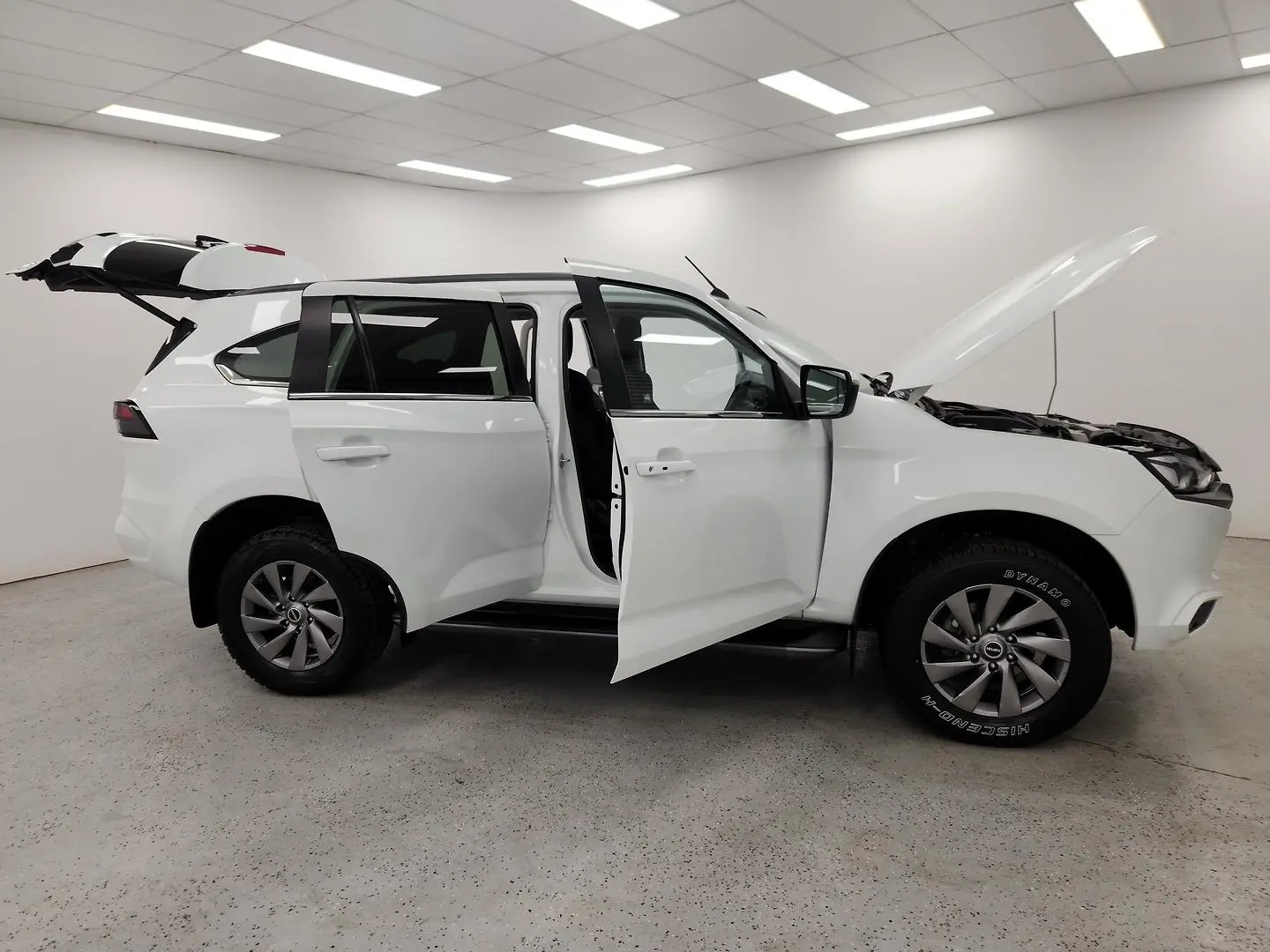 2023 Isuzu MU-X Gallery Image 9