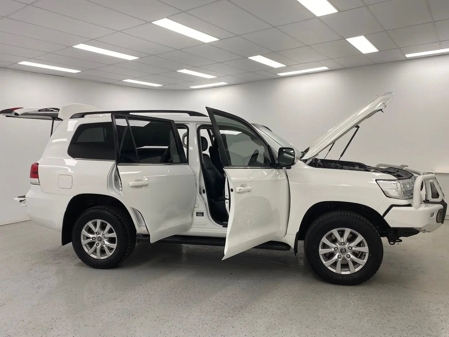 2019 Toyota Landcruiser Gallery Image 10