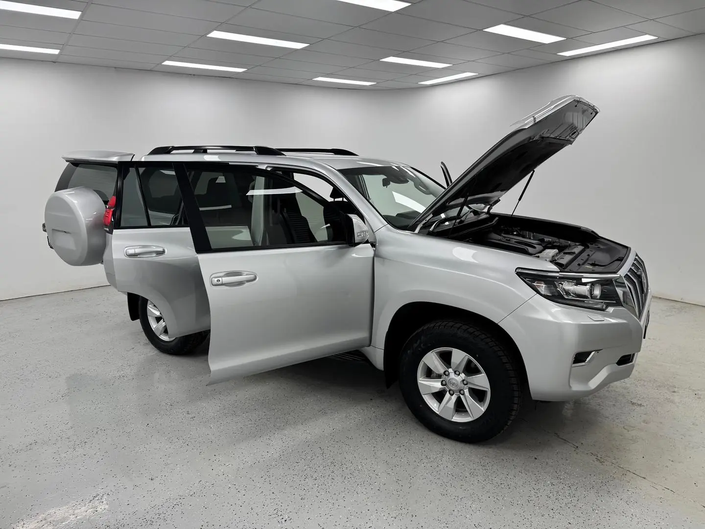 2021 Toyota Landcruiser Prado Gallery Image 8