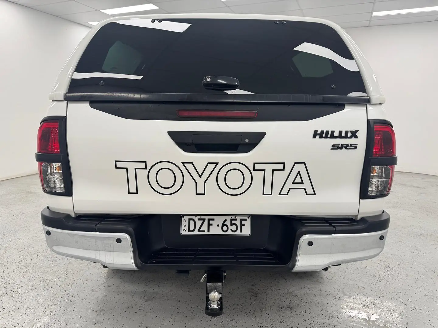 2018 Toyota Hilux Gallery Image 4