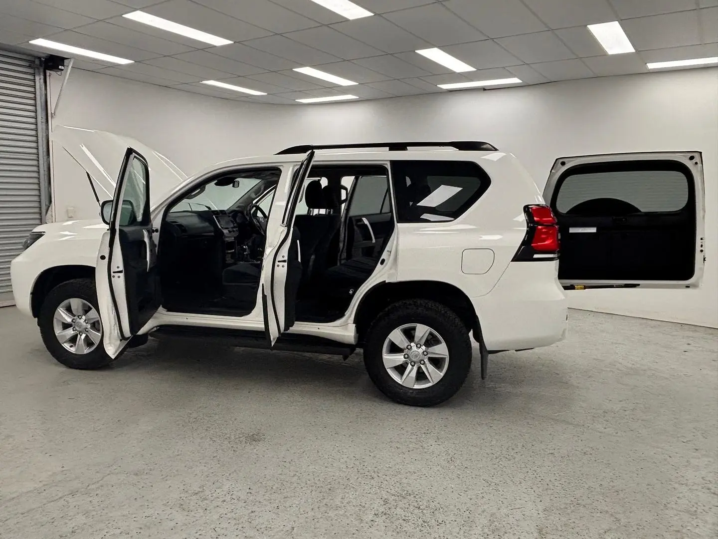 2023 Toyota Landcruiser Prado Gallery Image 15