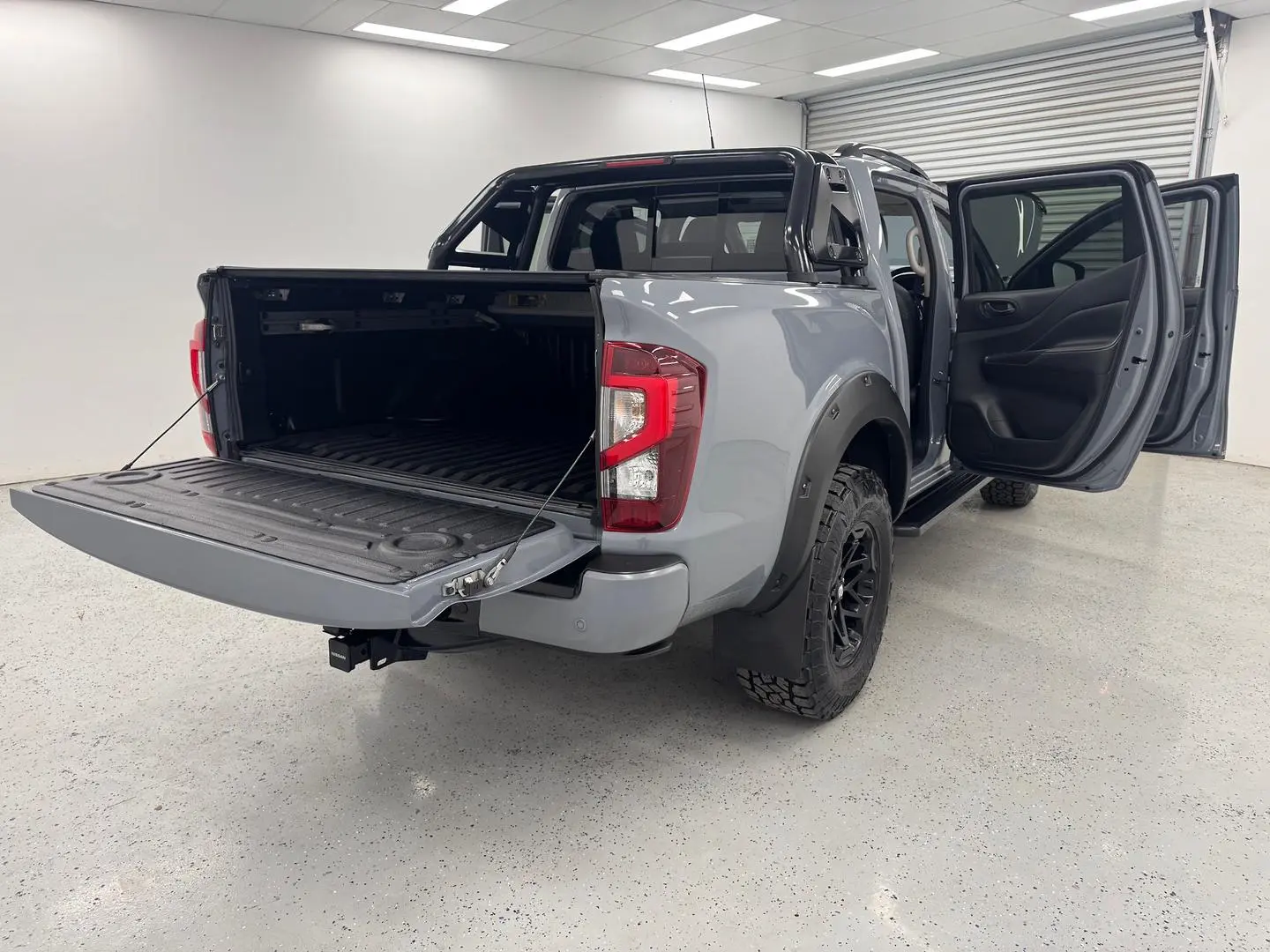 2021 Nissan Navara Gallery Image 9