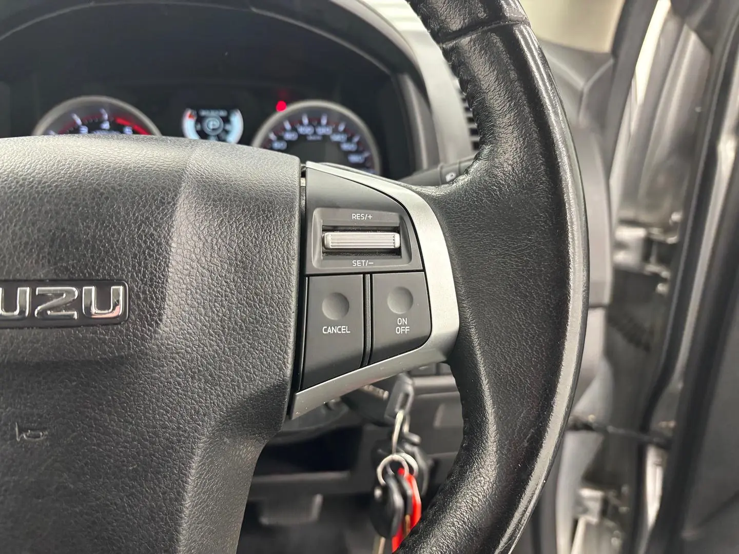 2017 Isuzu D-MAX Gallery Image 28