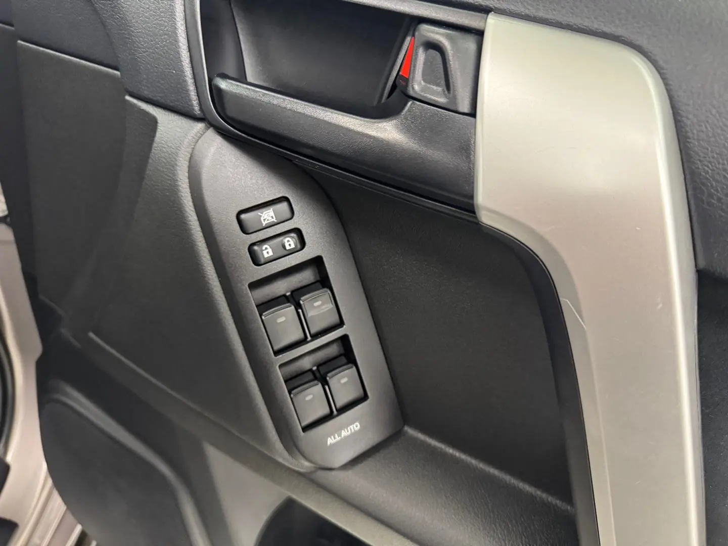 2023 Toyota Landcruiser Prado Gallery Image 16