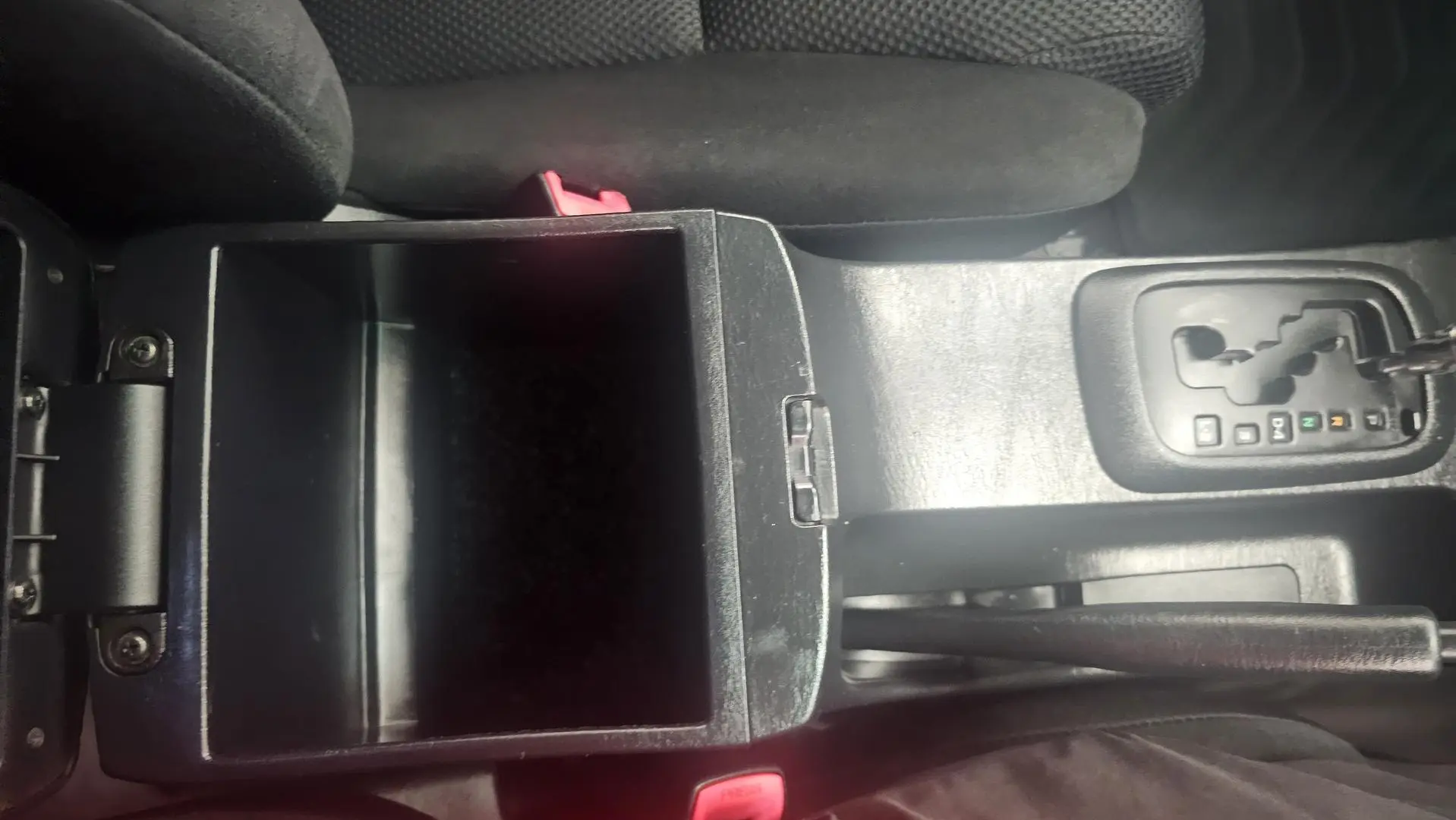 2015 Toyota Hilux Gallery Image 35
