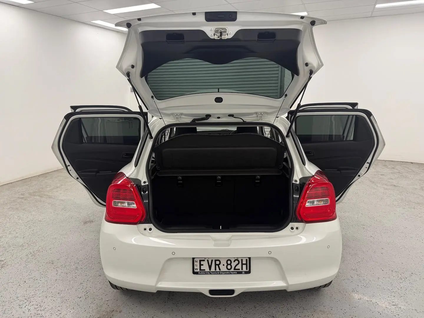 2022 Suzuki Swift Gallery Image 13