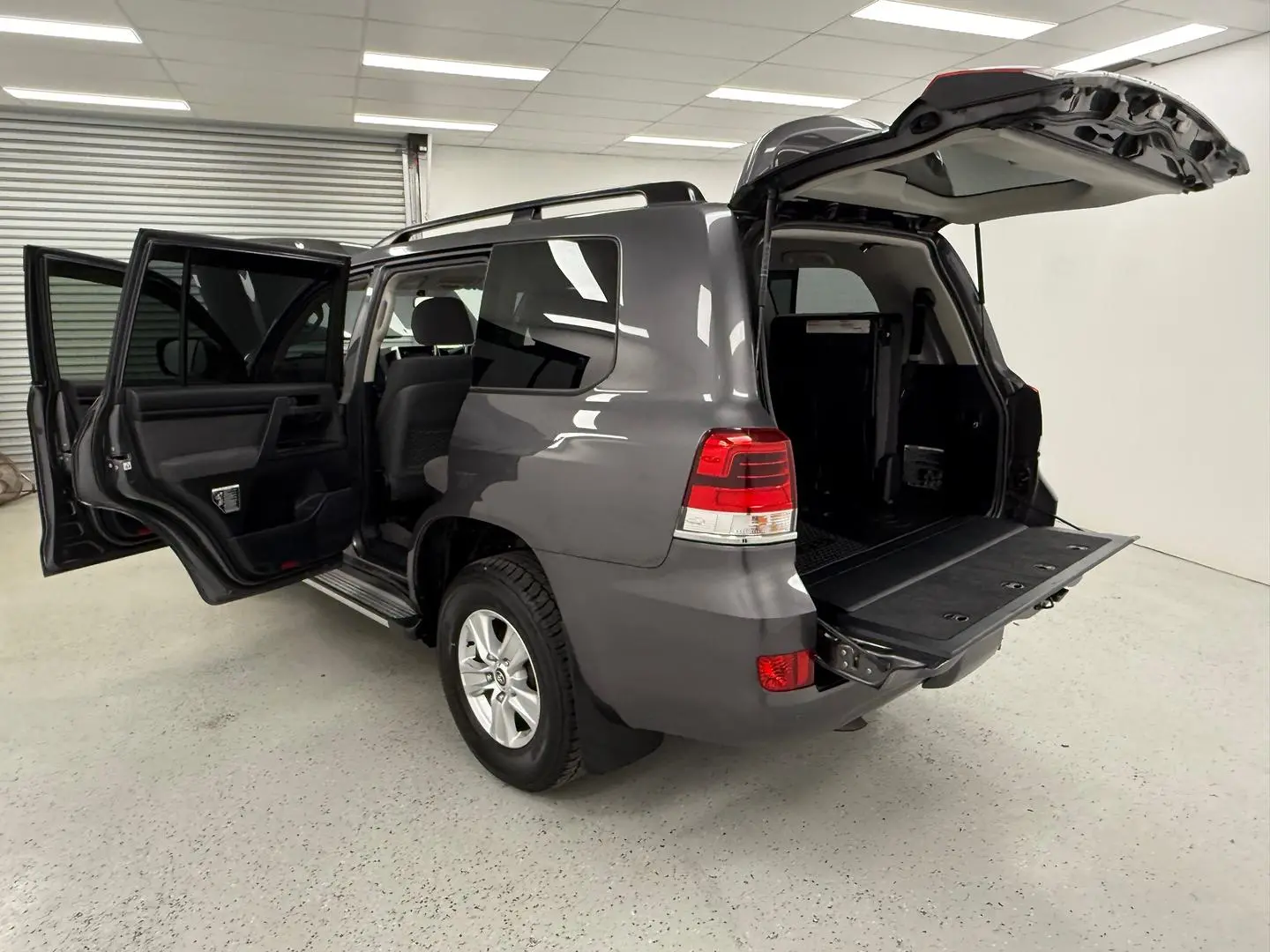 2019 Toyota Landcruiser Gallery Image 13