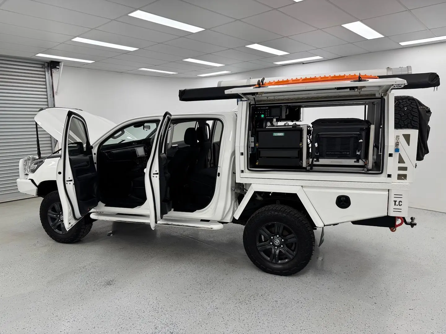2023 Toyota Hilux Gallery Image 9