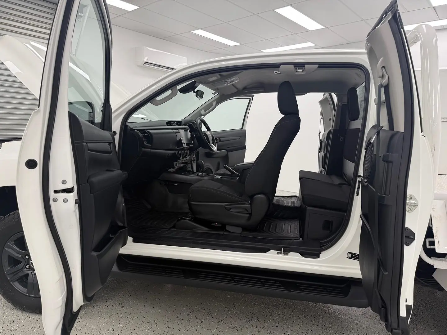 2024 Toyota Hilux Gallery Image 10