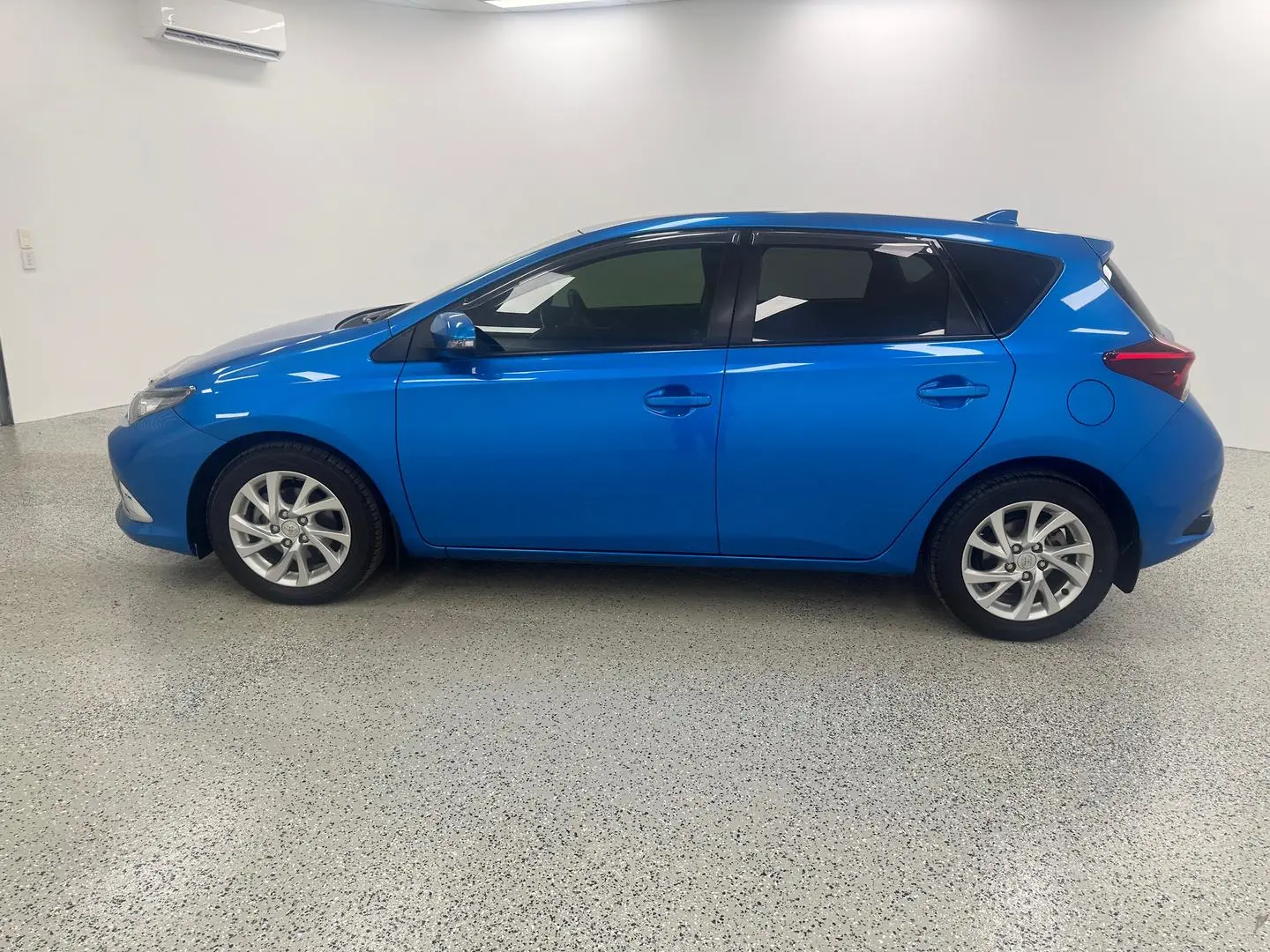 2017 Toyota Corolla Gallery Image 5