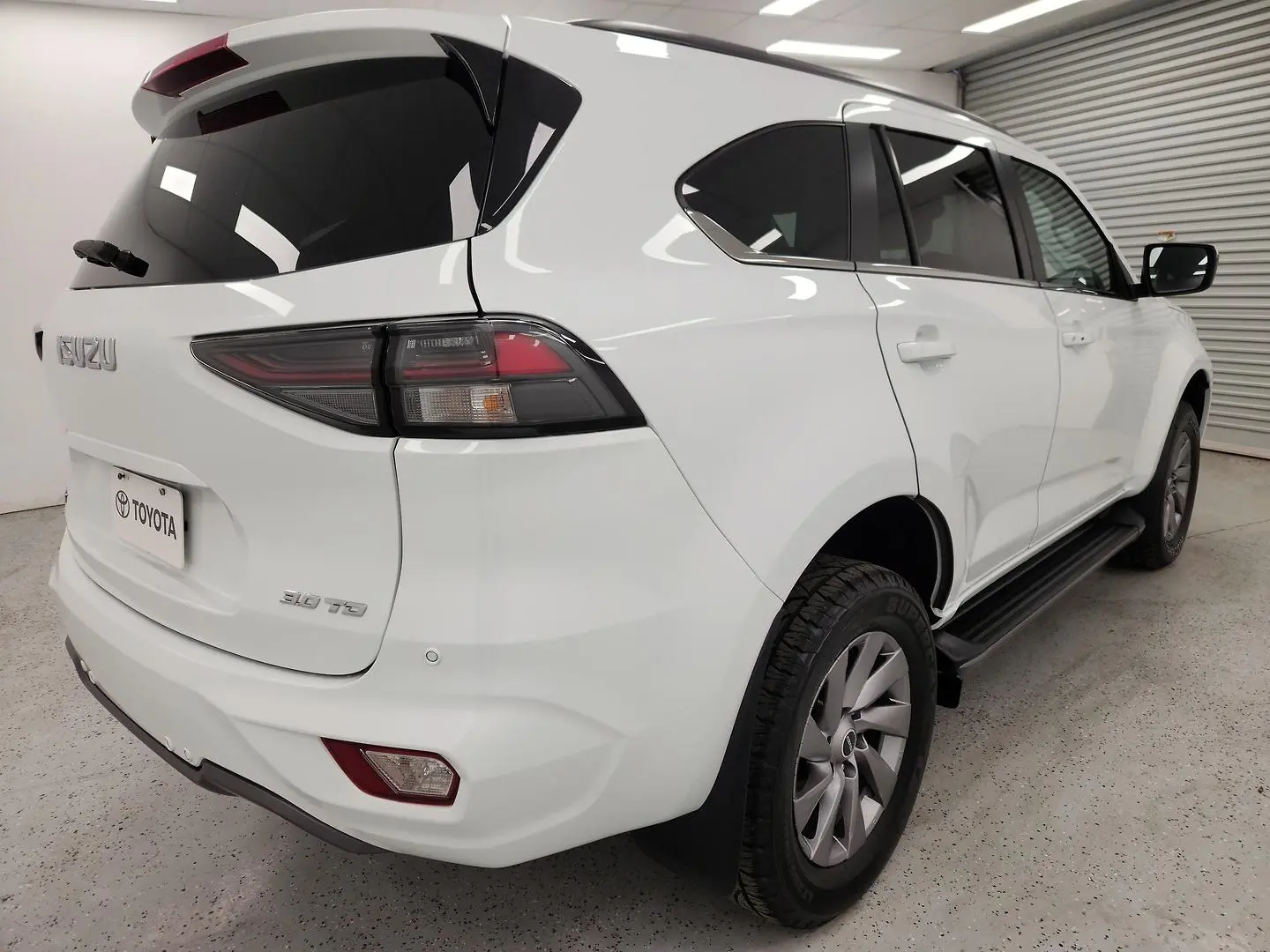 2023 Isuzu MU-X Gallery Image 3