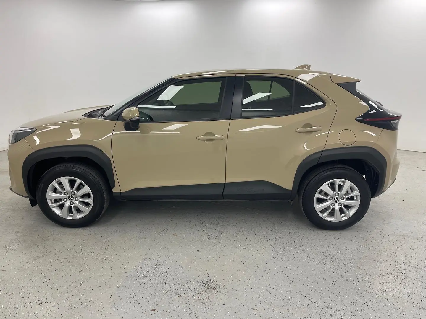 2022 Toyota Yaris Cross Gallery Image 6