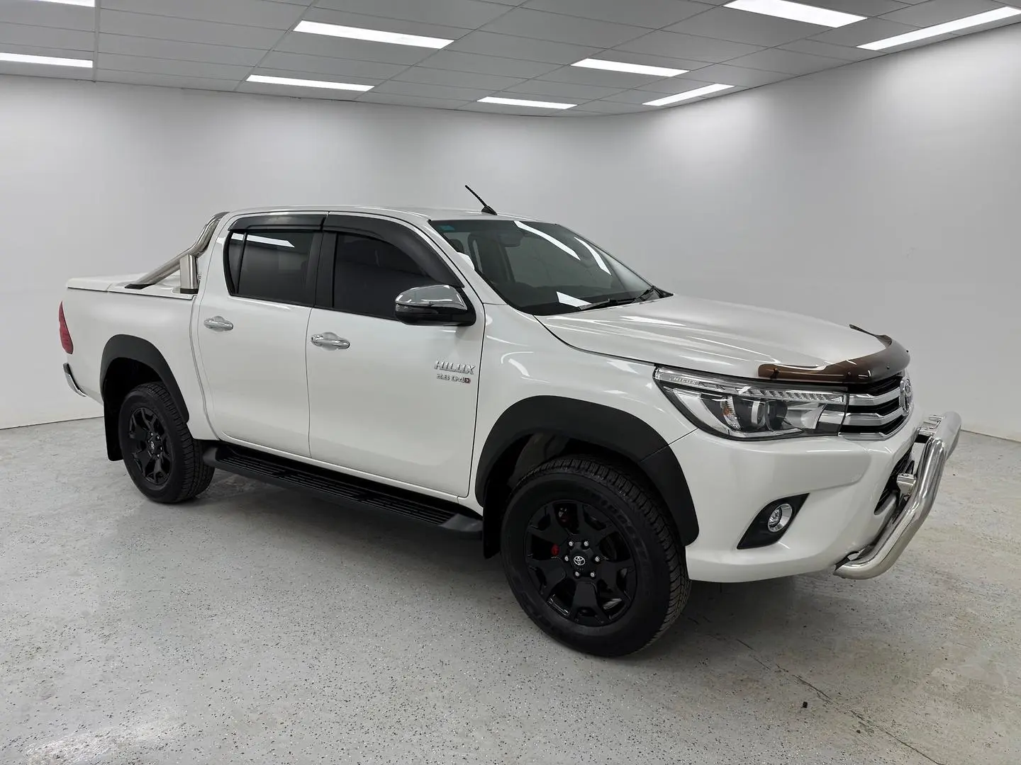2017 Toyota Hilux Gallery Image 2
