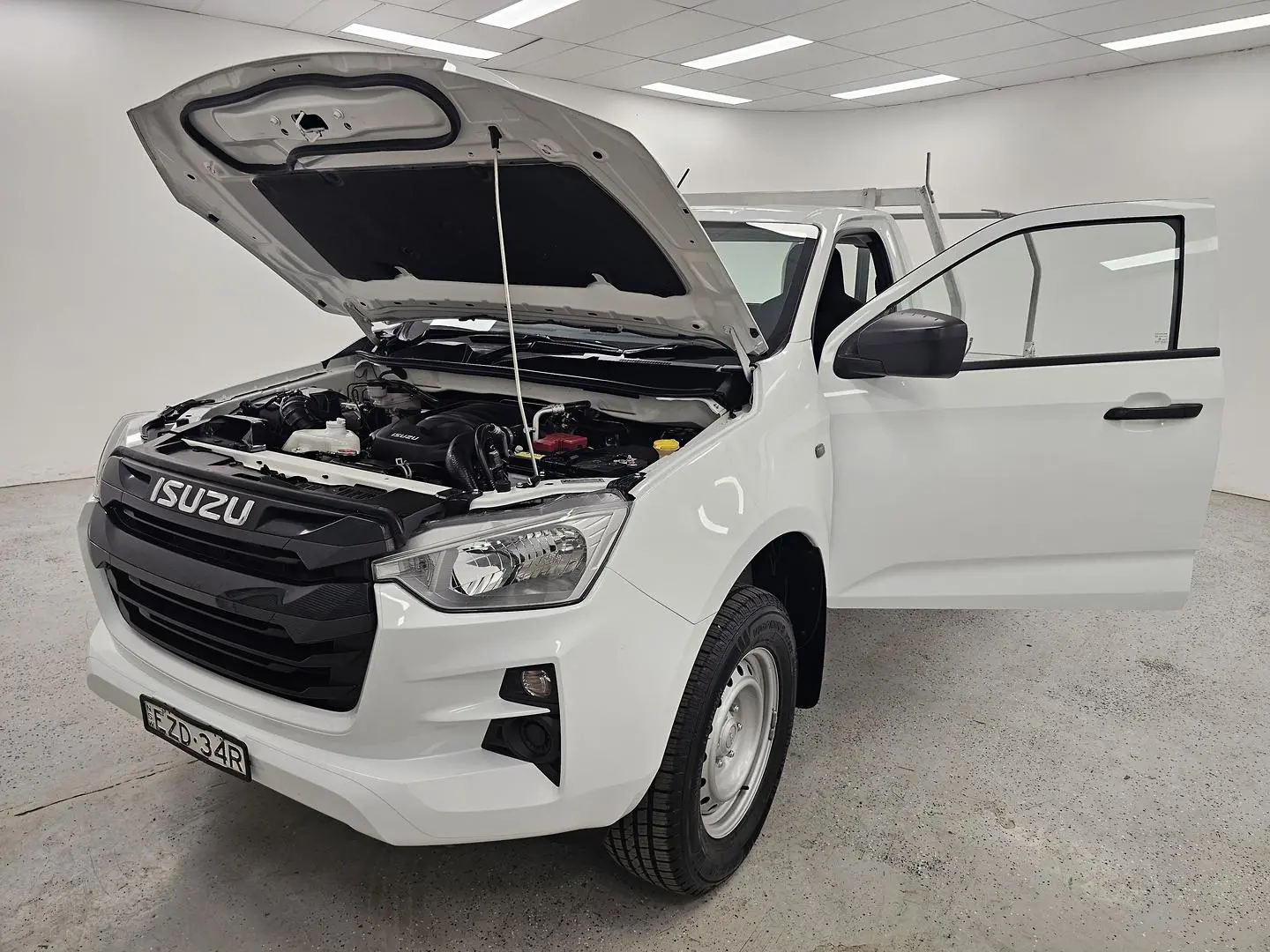 2023 Isuzu D-MAX Gallery Image 8