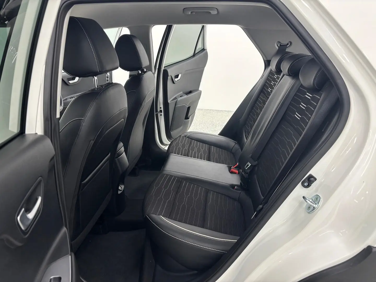 2022 Kia Stonic Gallery Image 18