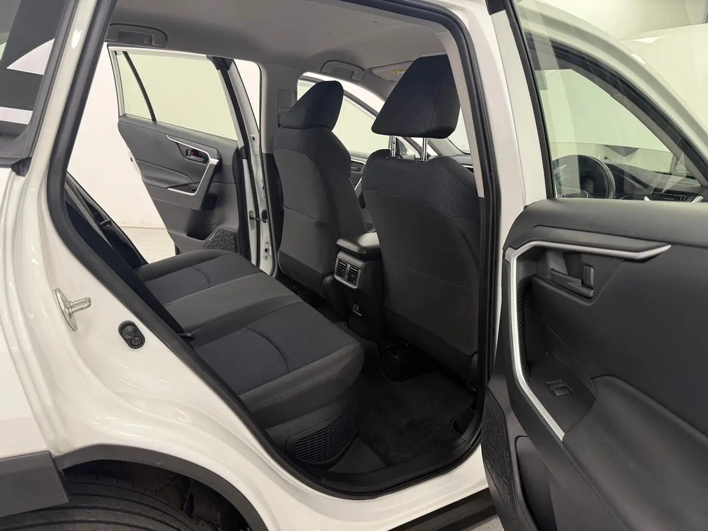 2022 Toyota RAV4 Gallery Image 17