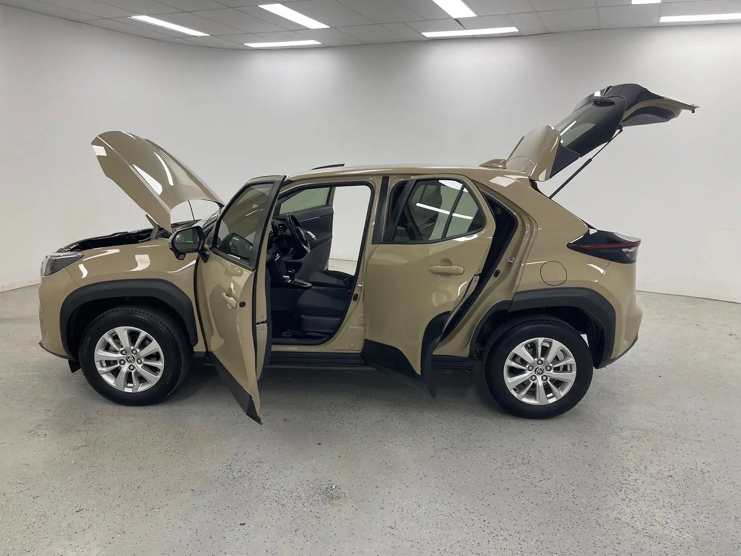 2022 Toyota Yaris Cross Gallery Image 12