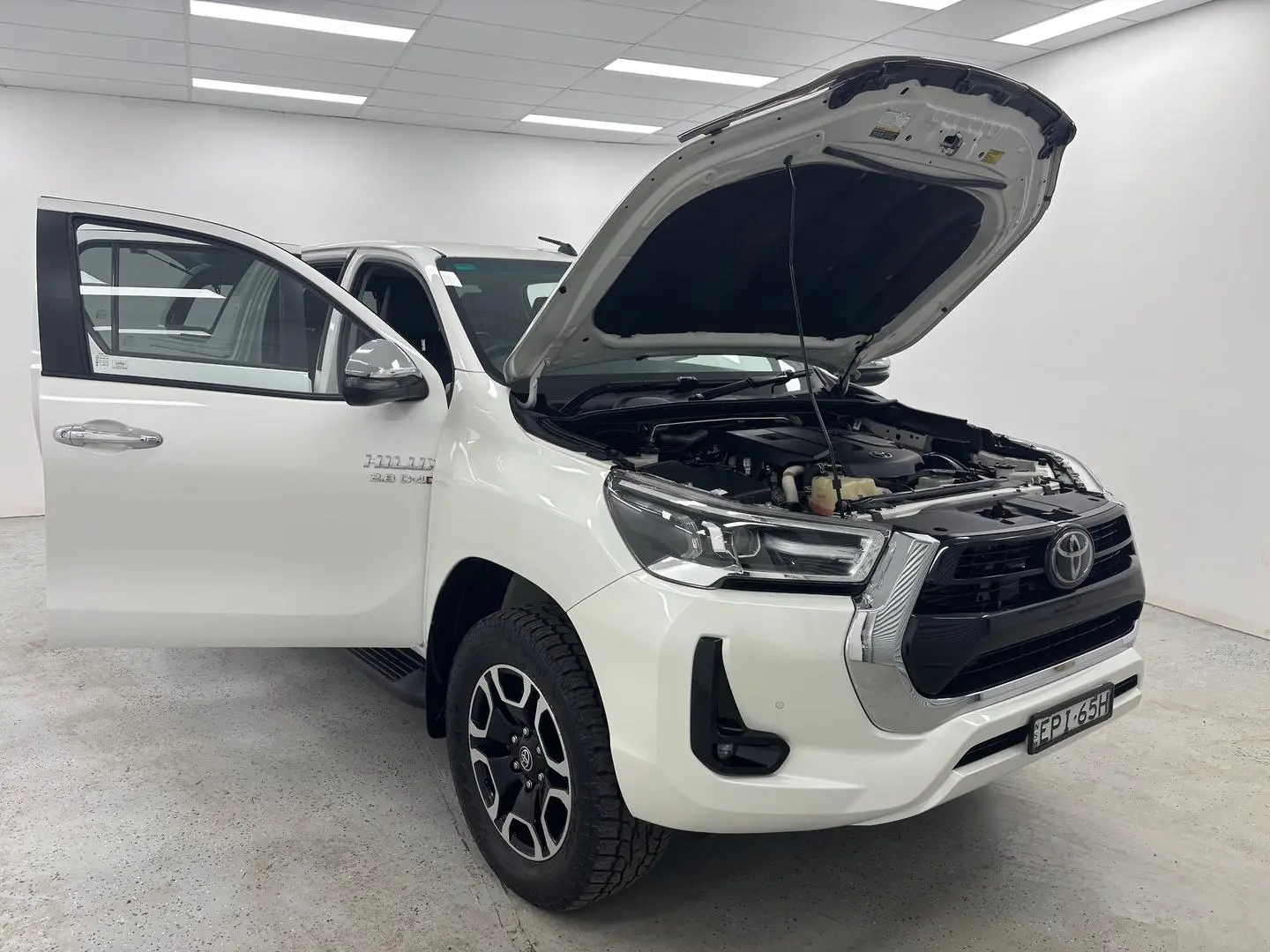 2021 Toyota Hilux Gallery Image 9