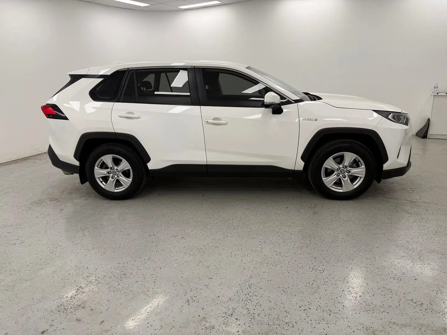 2020 Toyota RAV4 Gallery Image 2